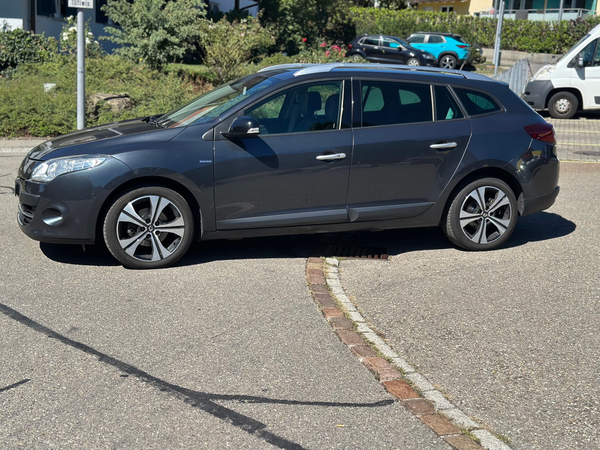RENAULT Mégane Grandtour 1.5 dCi Dynamique EDC-image-1
