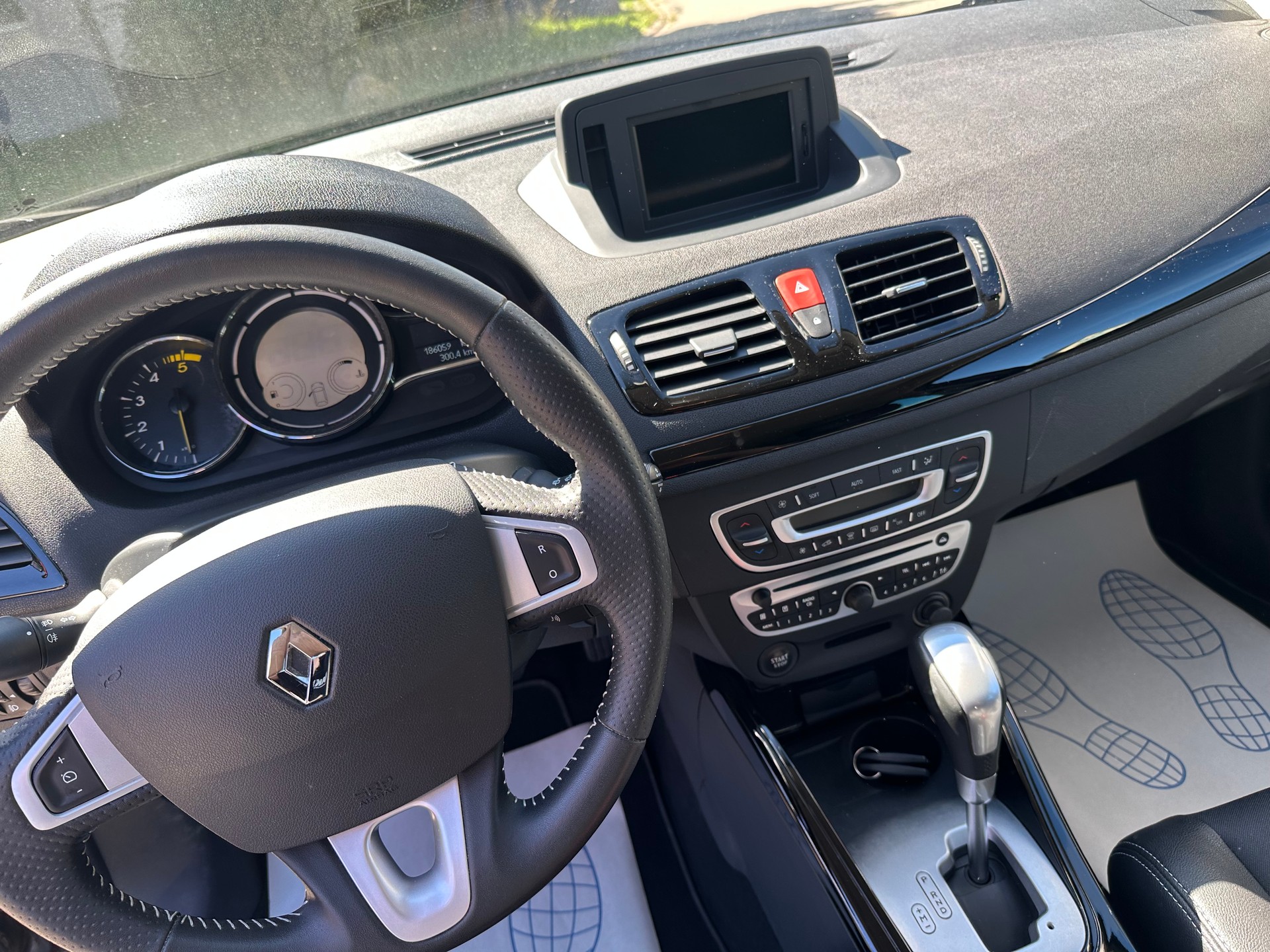 RENAULT Mégane Grandtour 1.5 dCi Dynamique EDC-image-11