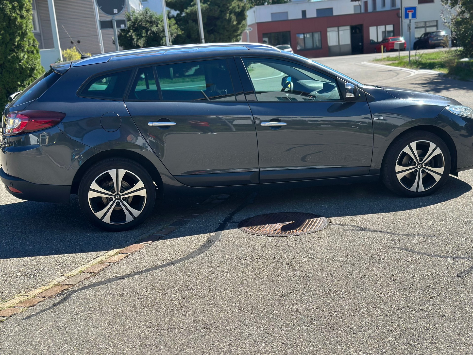 RENAULT Mégane Grandtour 1.5 dCi Dynamique EDC-image-4