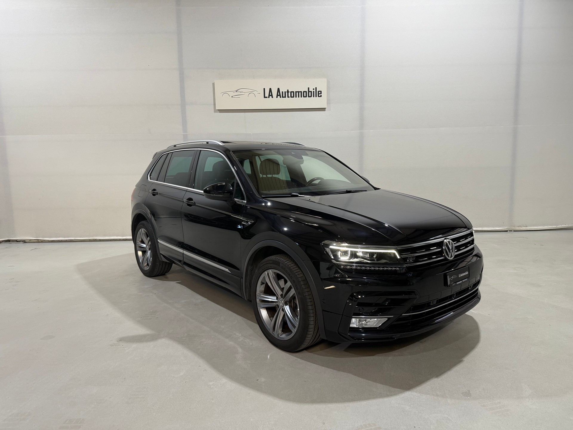 VW Tiguan 2.0TSI R Line Highline 4Motion DSG-image-4