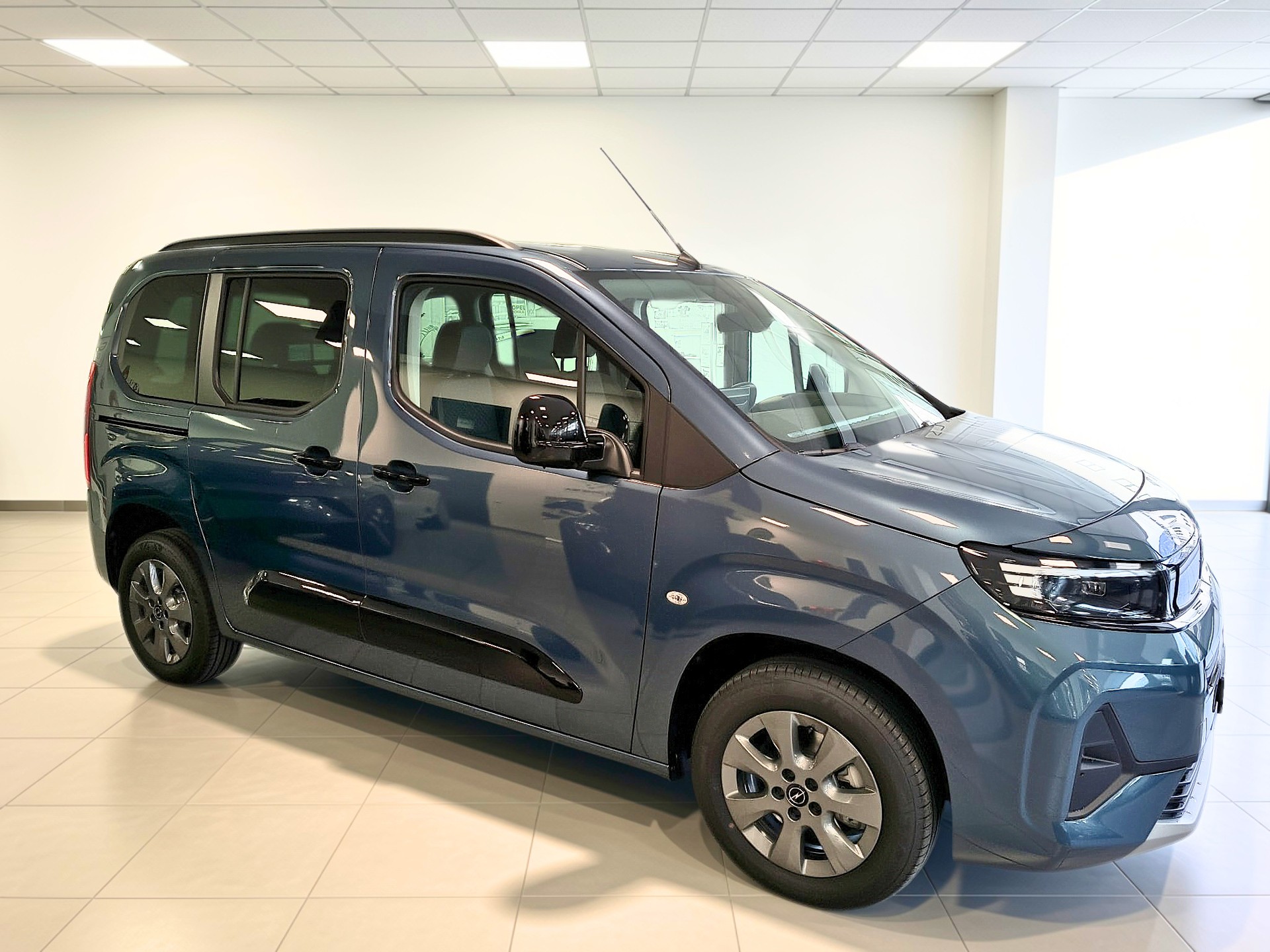 OPEL Combo 1.5 VIVA Automat-image-1