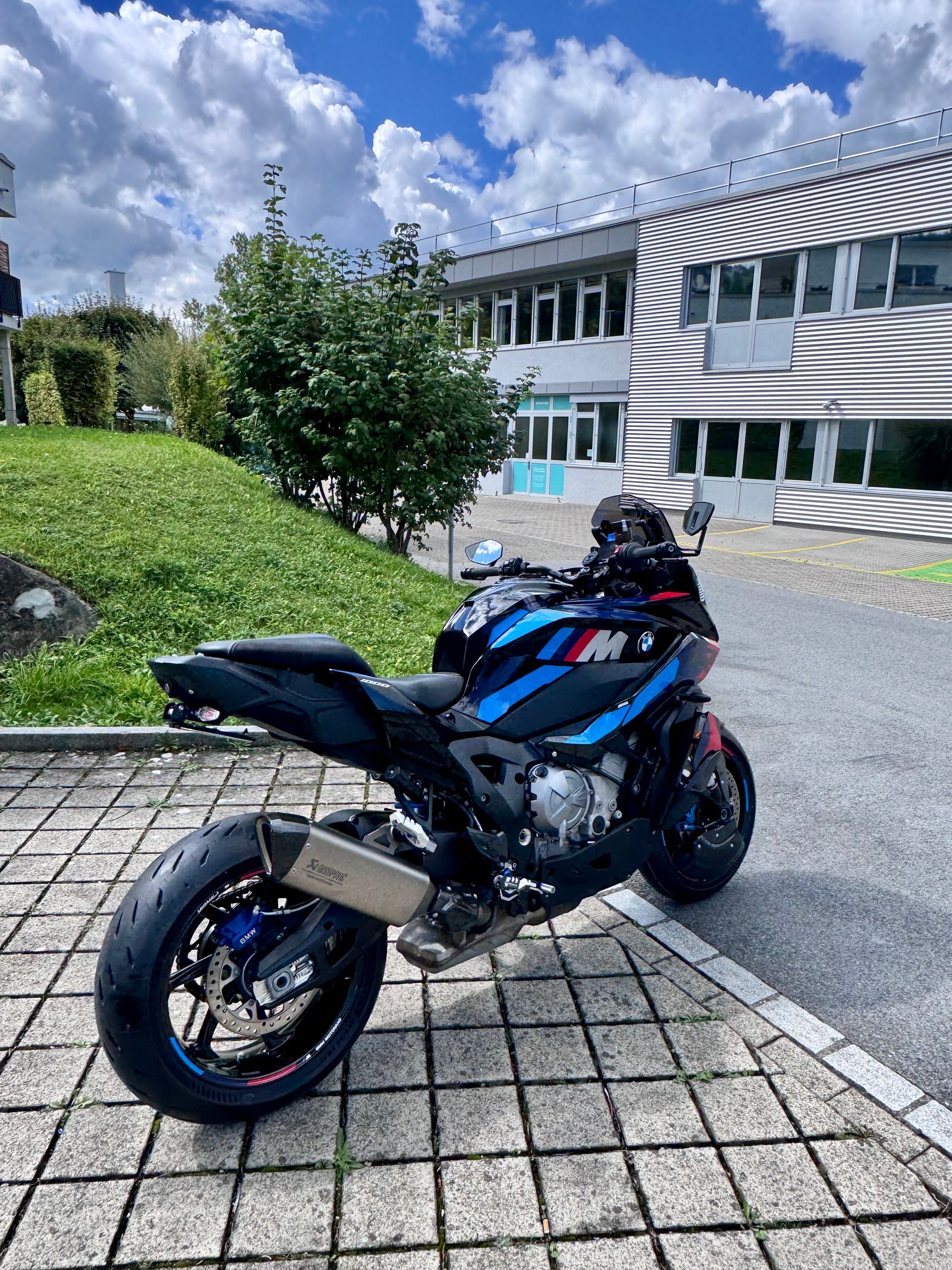 BMW M 1000 XR-image-4