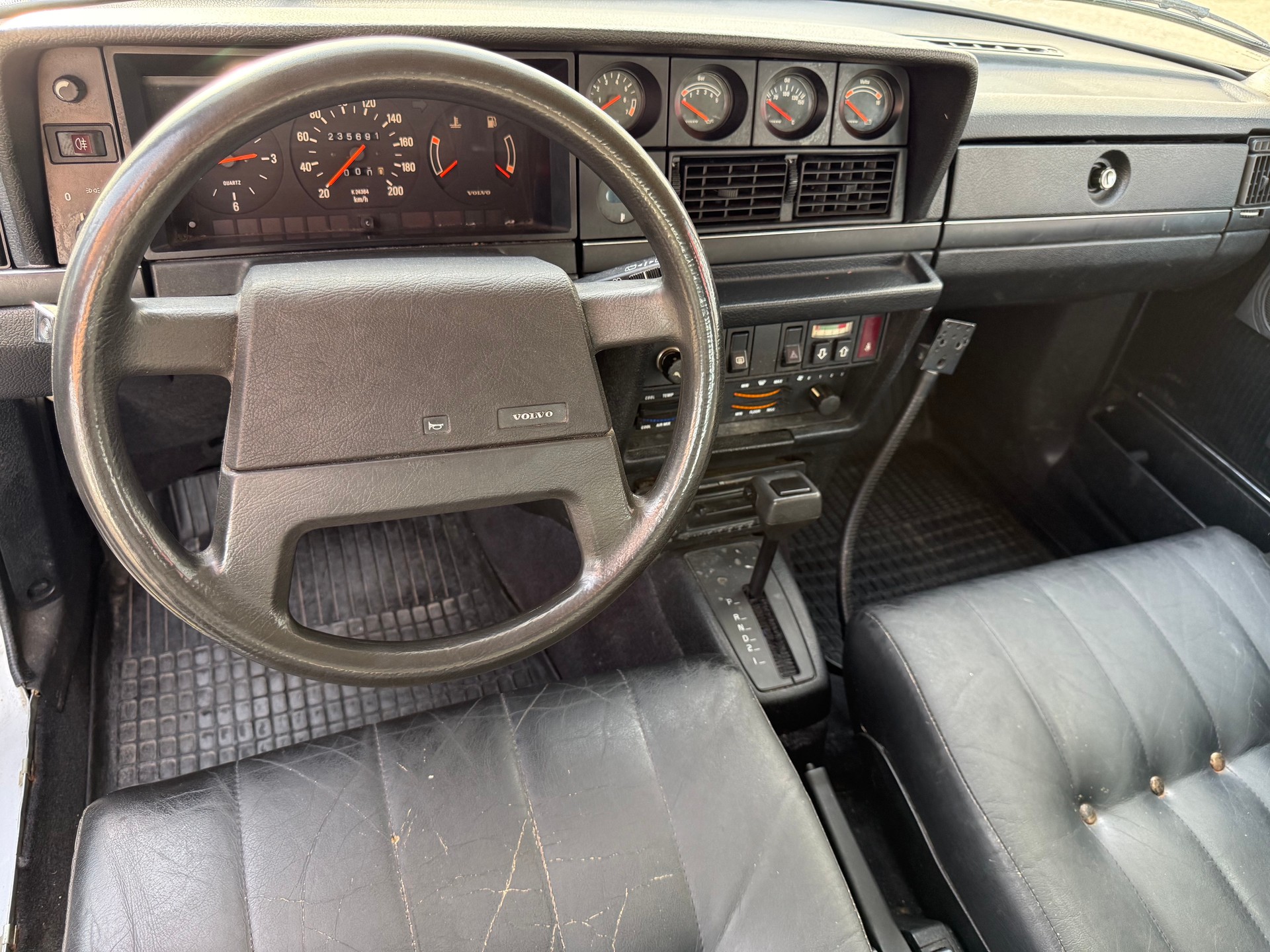 VOLVO Classic-image-8
