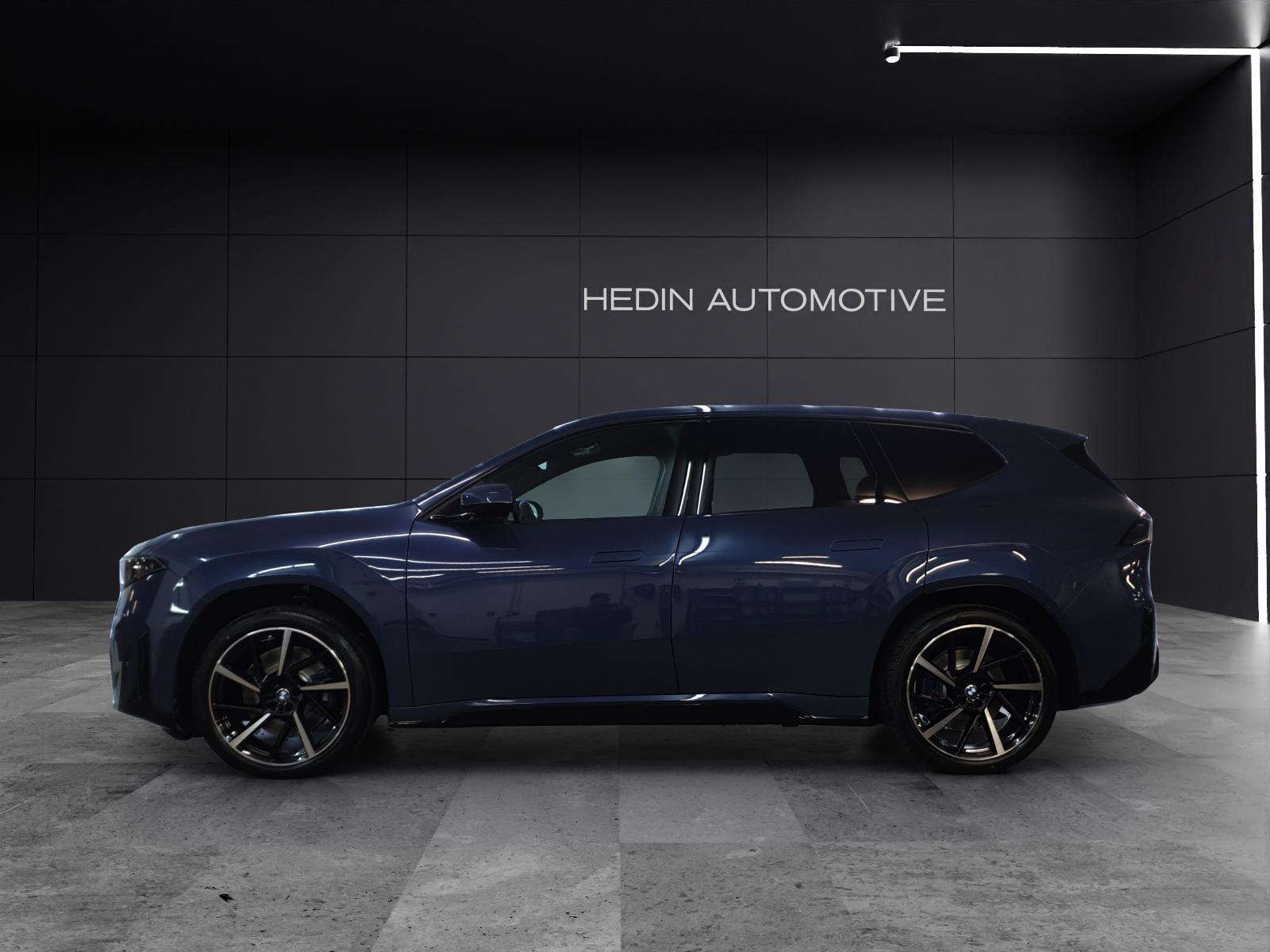 BMW iX3 40-showroom-element-1