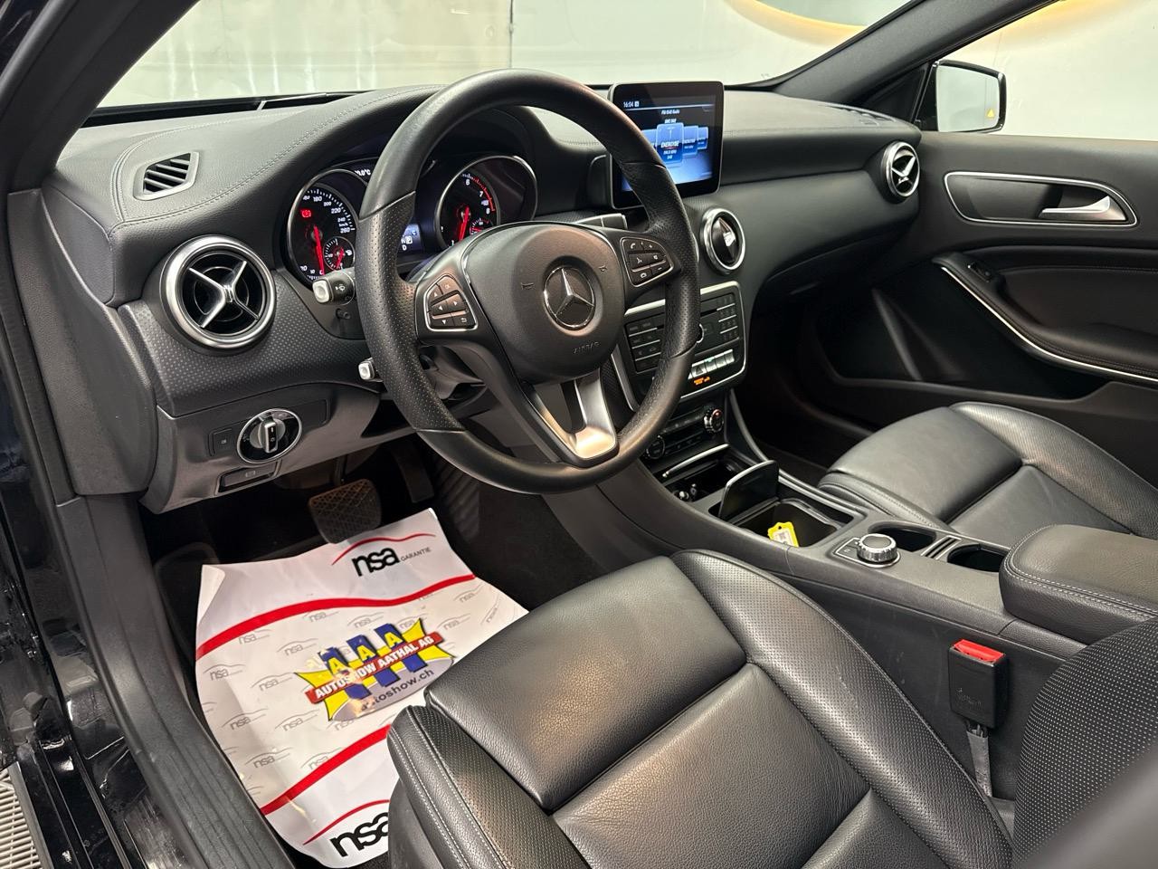 MERCEDES-BENZ A 200 7G-DCT-showroom-element-2