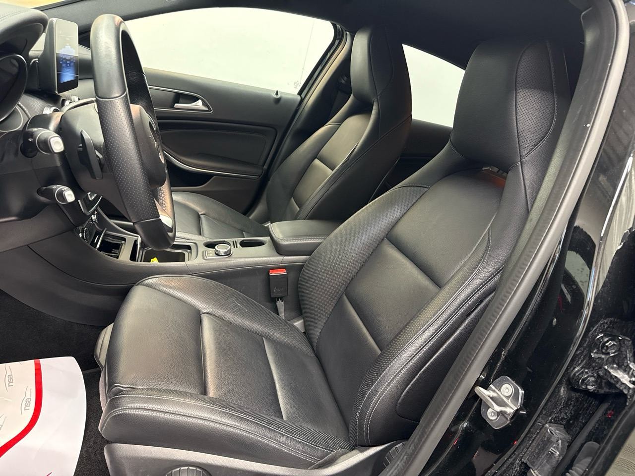 MERCEDES-BENZ A 200 7G-DCT-showroom-element-3