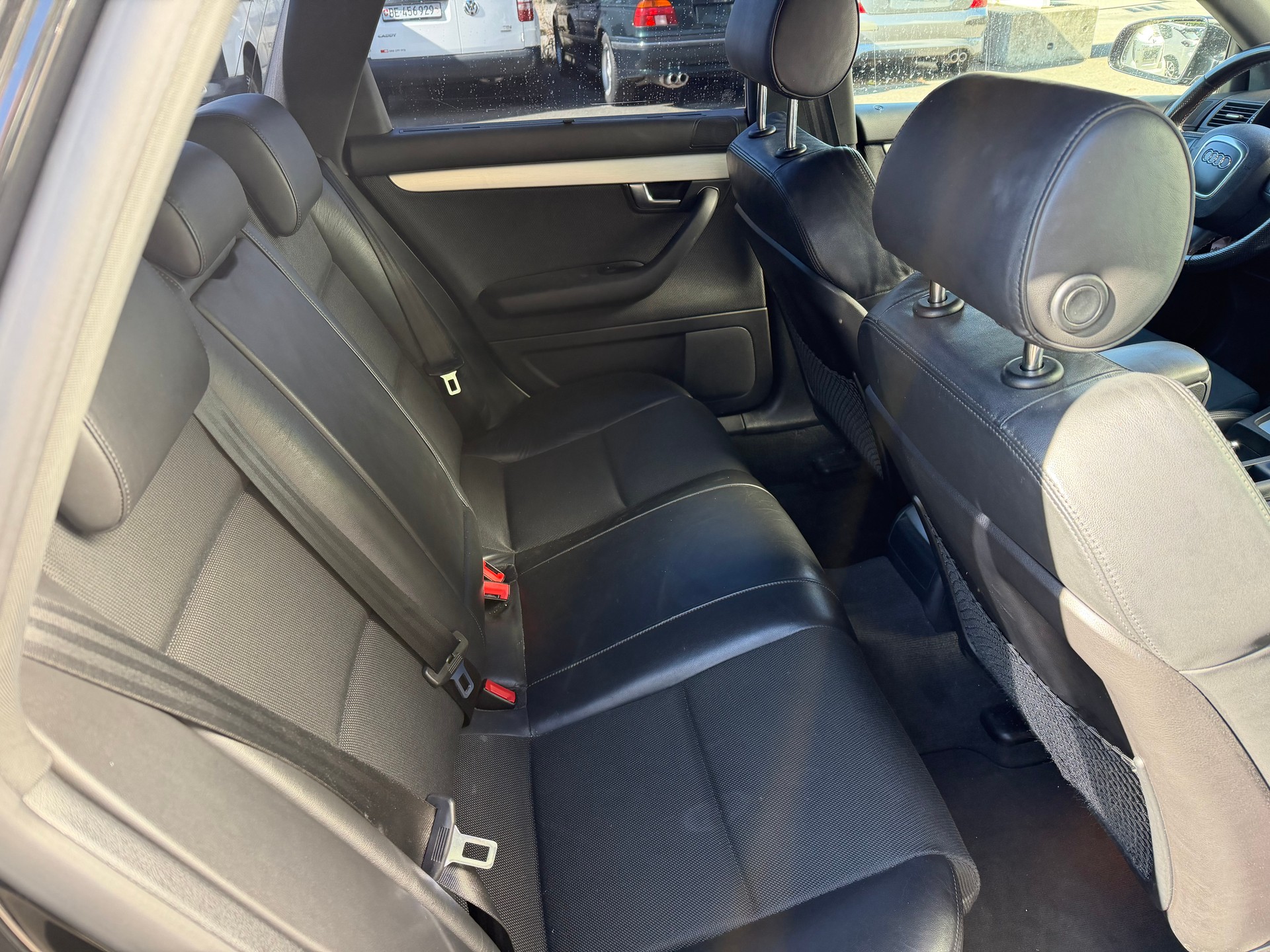 AUDI A4 Avant 2.0 TDI-image-8