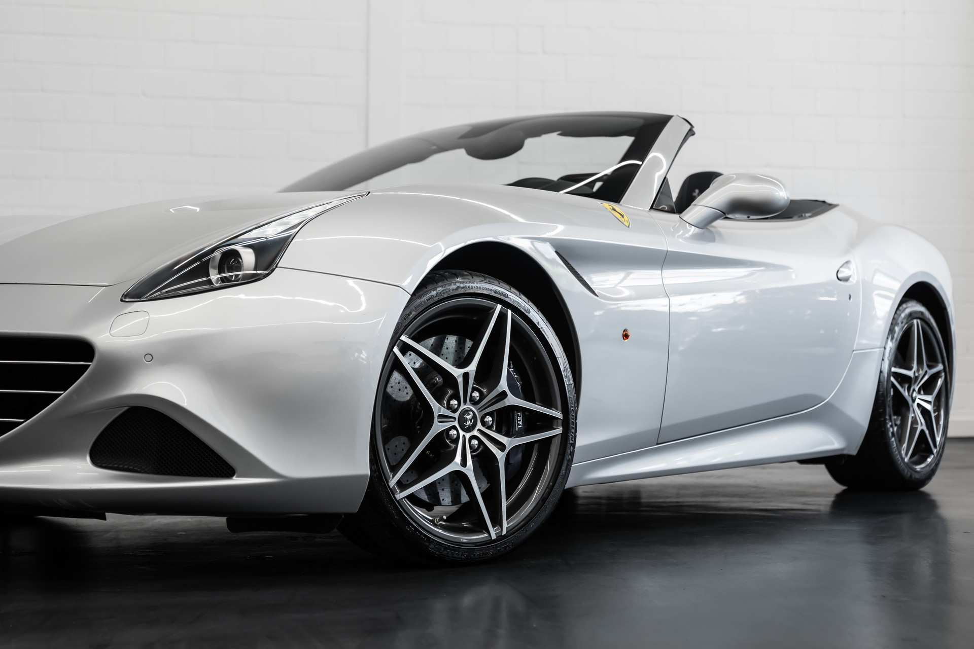 FERRARI California 3.9 V8 T-showroom-element-3