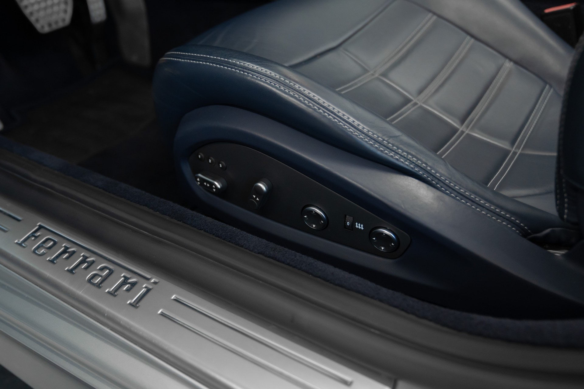 FERRARI California 3.9 V8 T-image-15