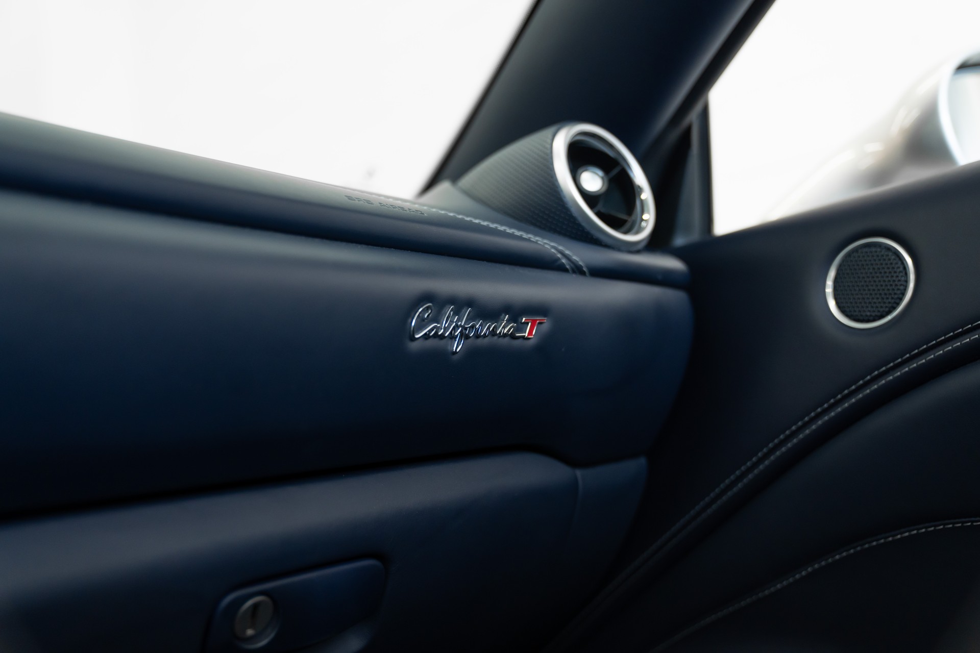 FERRARI California 3.9 V8 T-image-24