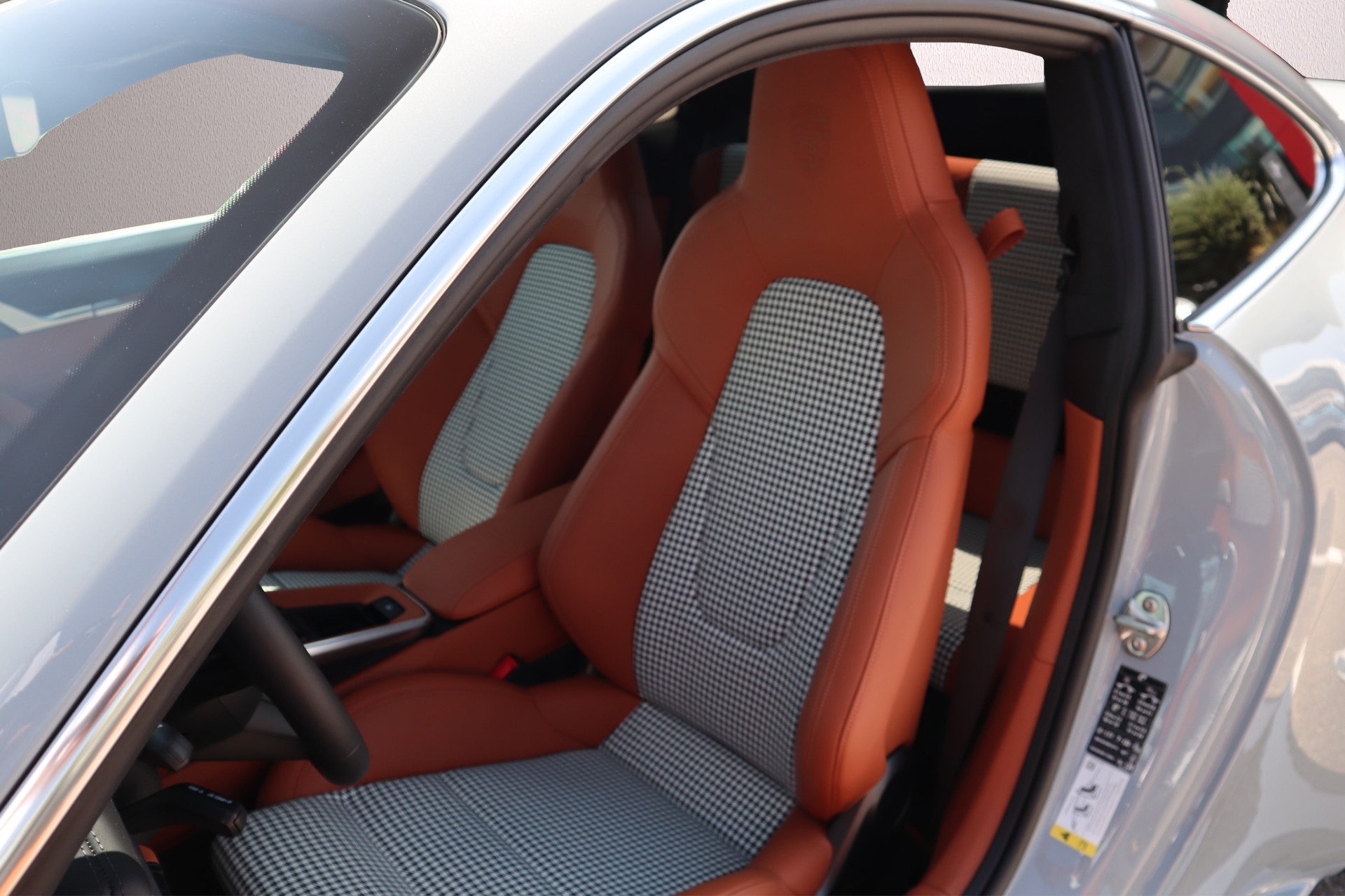 PORSCHE 911 Sport Classic-showroom-element-3