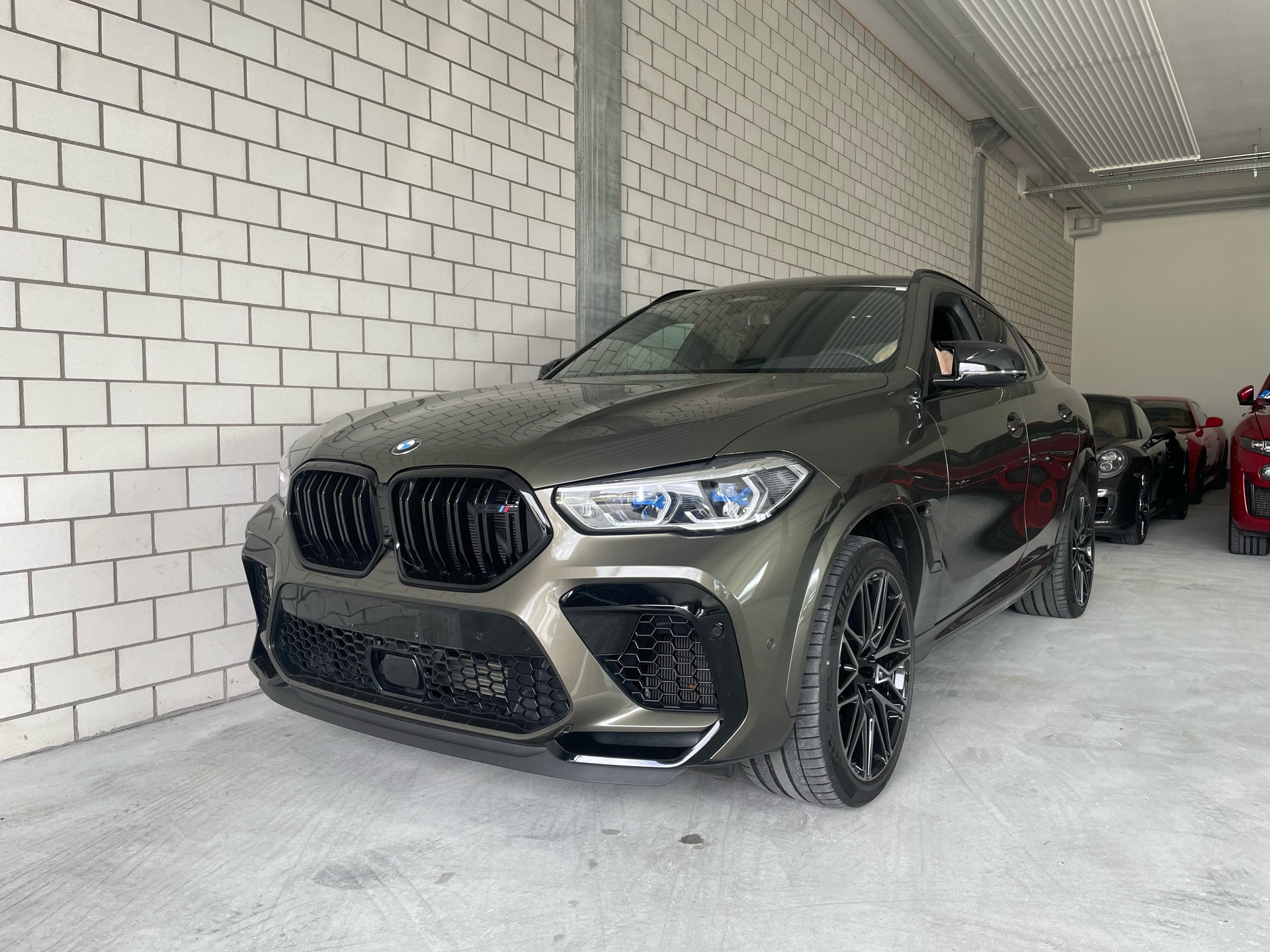 BMW X6M Steptronic M Competition MANHART 725 PS / 890 NM-showroom-element-1