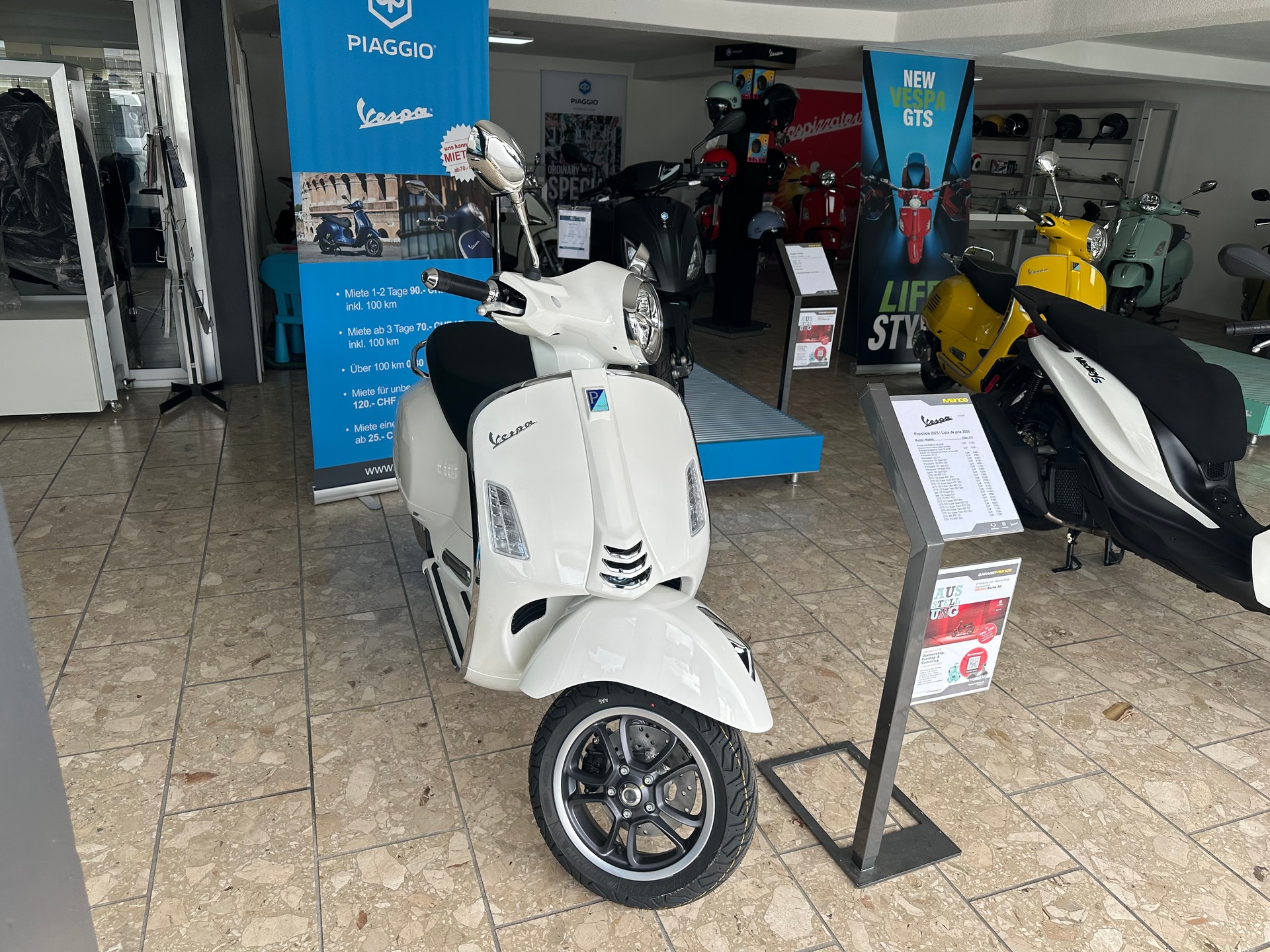 PIAGGIO Vespa GTS 125 Super RST Euro 5+-image-1