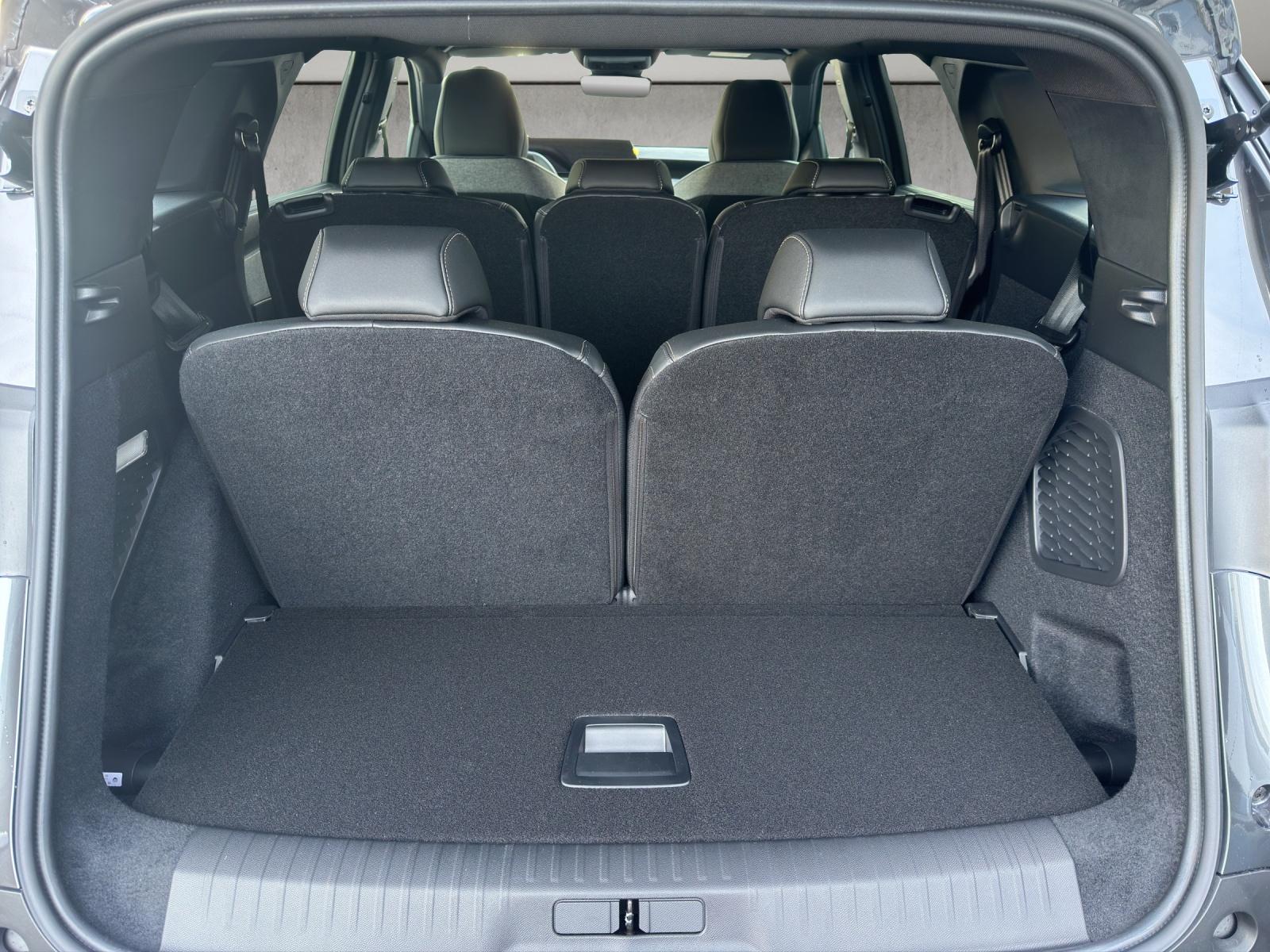 PEUGEOT 5008 1.2 Hybrid 145 Allure Premium-image-15