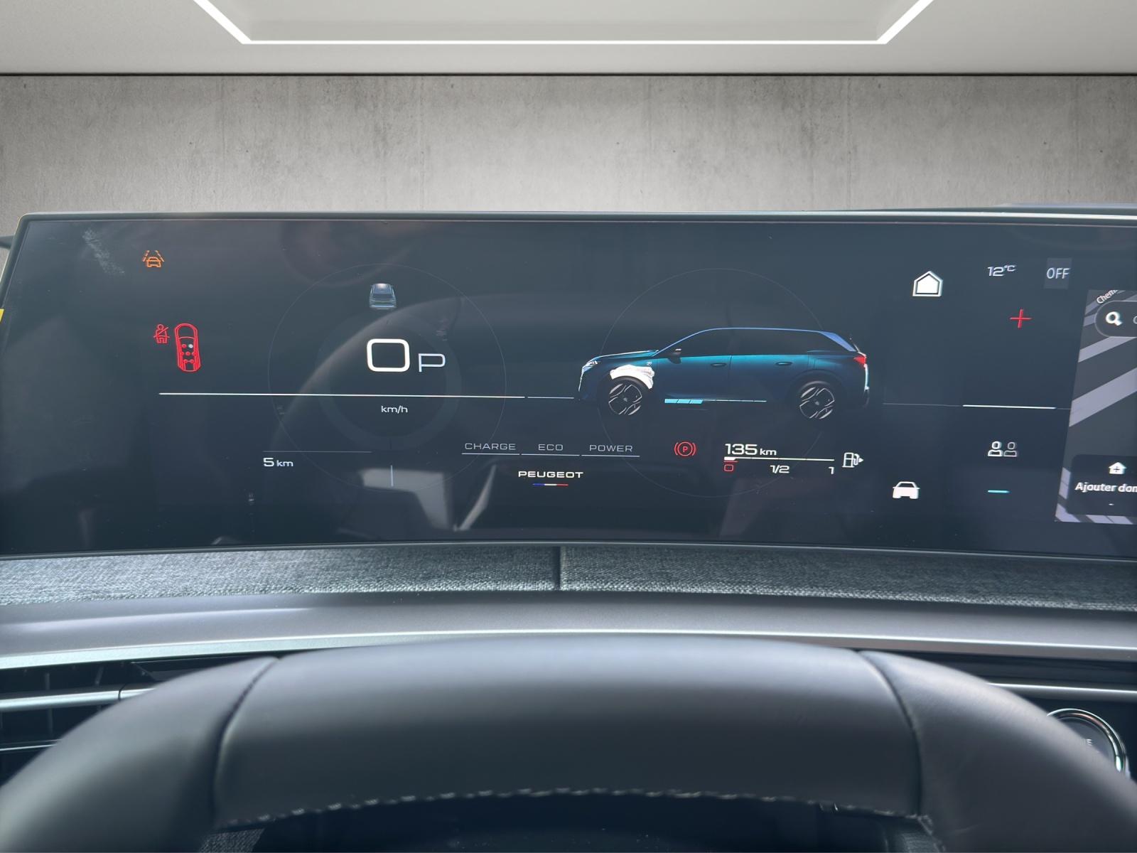 PEUGEOT 5008 1.2 Hybrid 145 Allure Premium-image-9