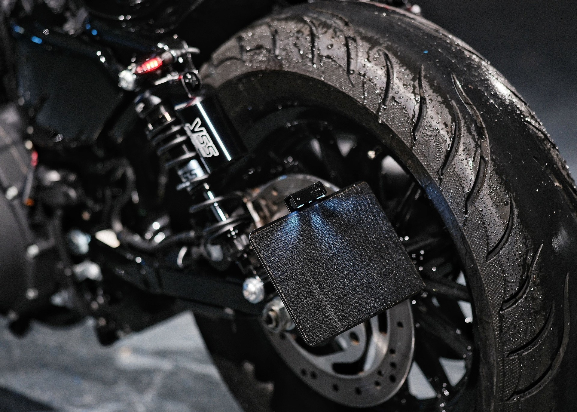 HARLEY-DAVIDSON XL 883 N Sportster Iron-image-12
