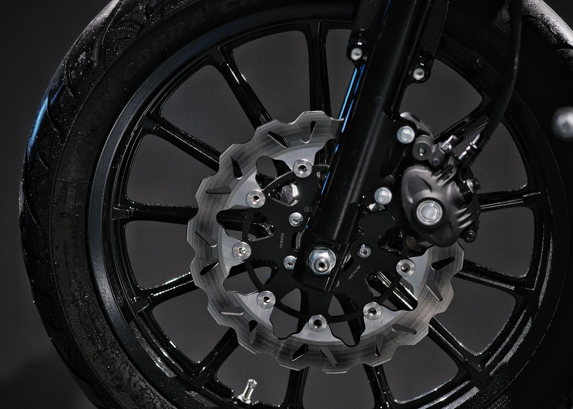 HARLEY-DAVIDSON XL 883 N Sportster Iron-image-13