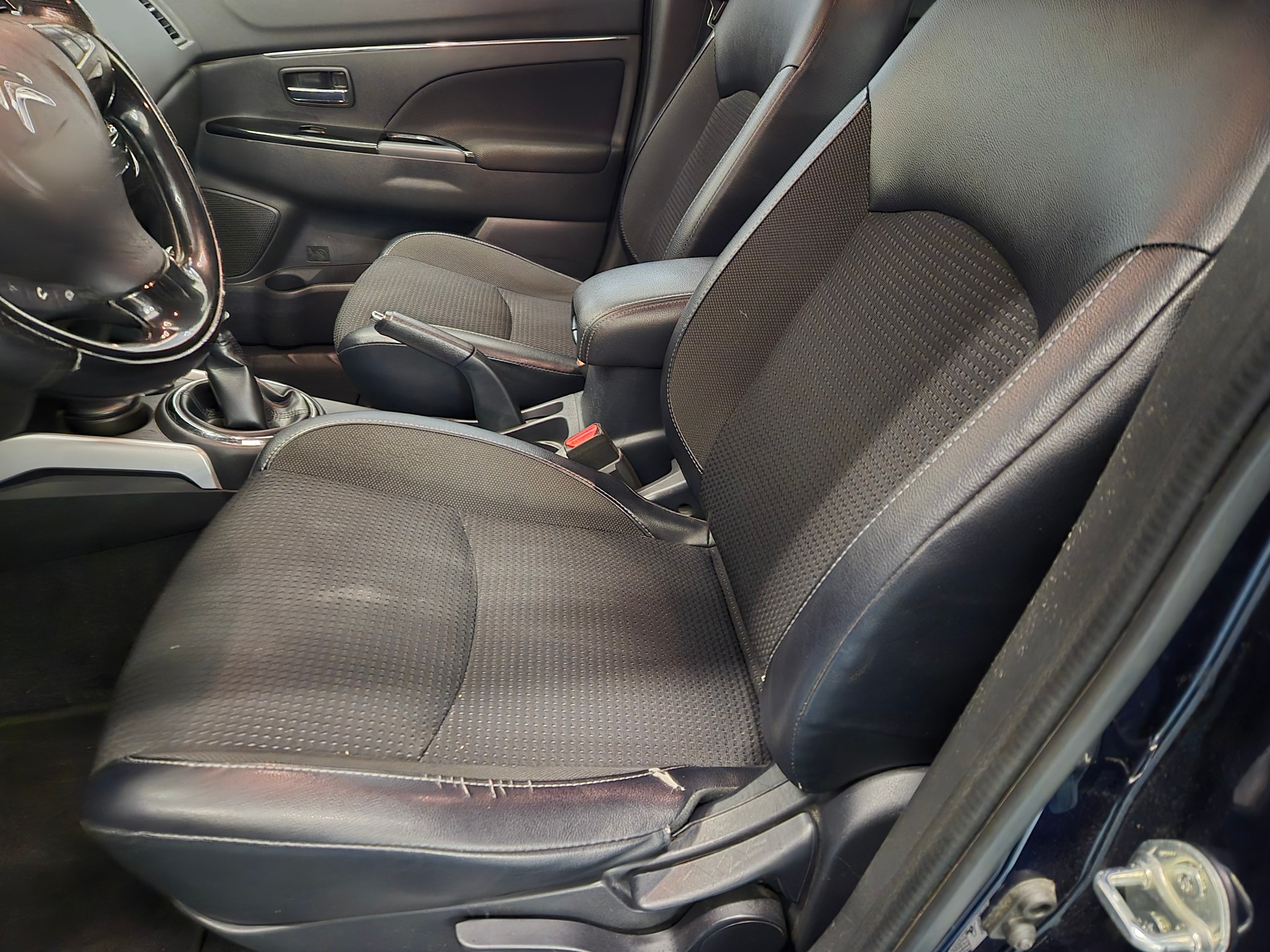 CITROEN C4 Aircross 1.6 HDi Exclusive 4WD-image-6