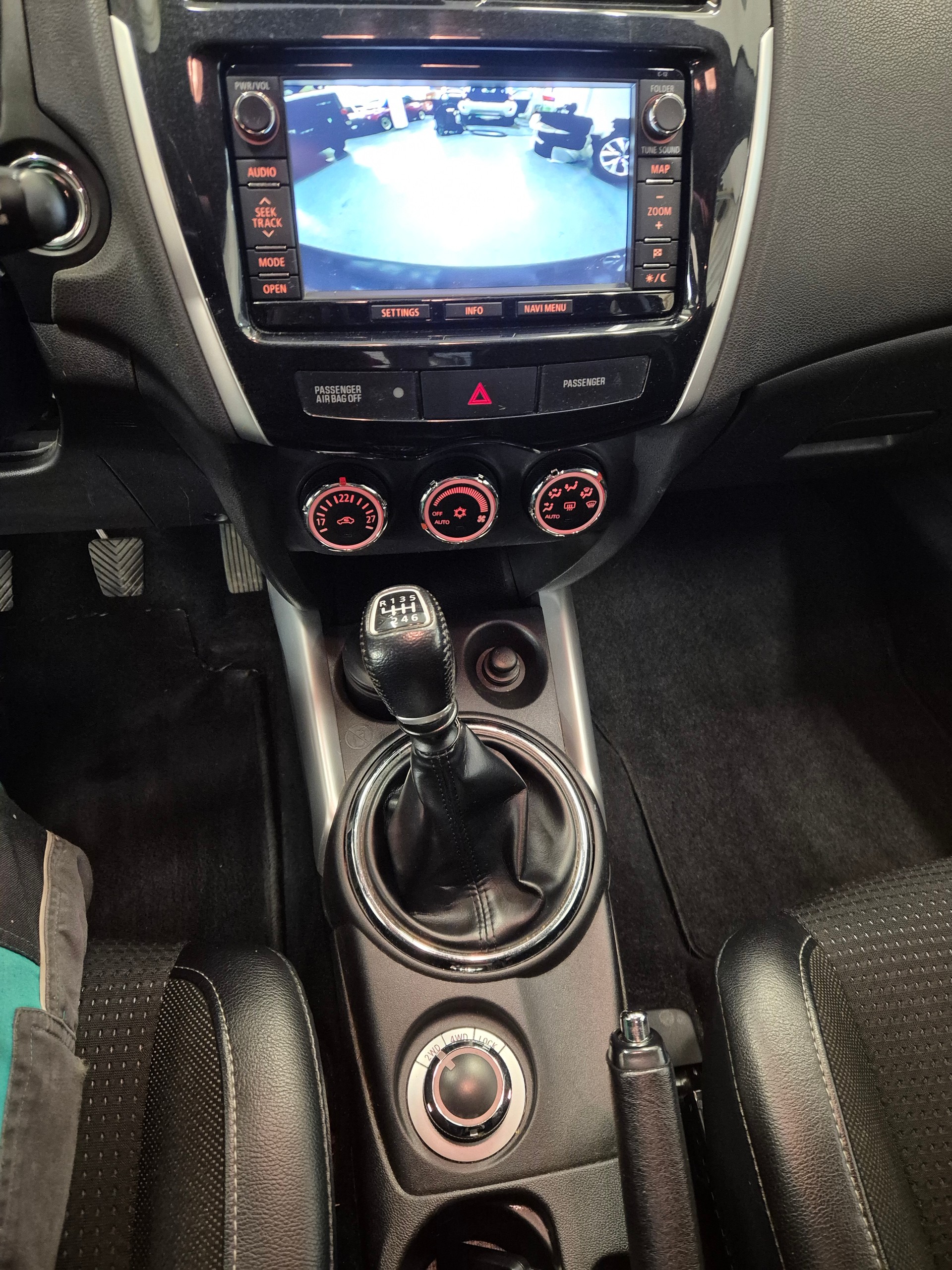 CITROEN C4 Aircross 1.6 HDi Exclusive 4WD-image-7