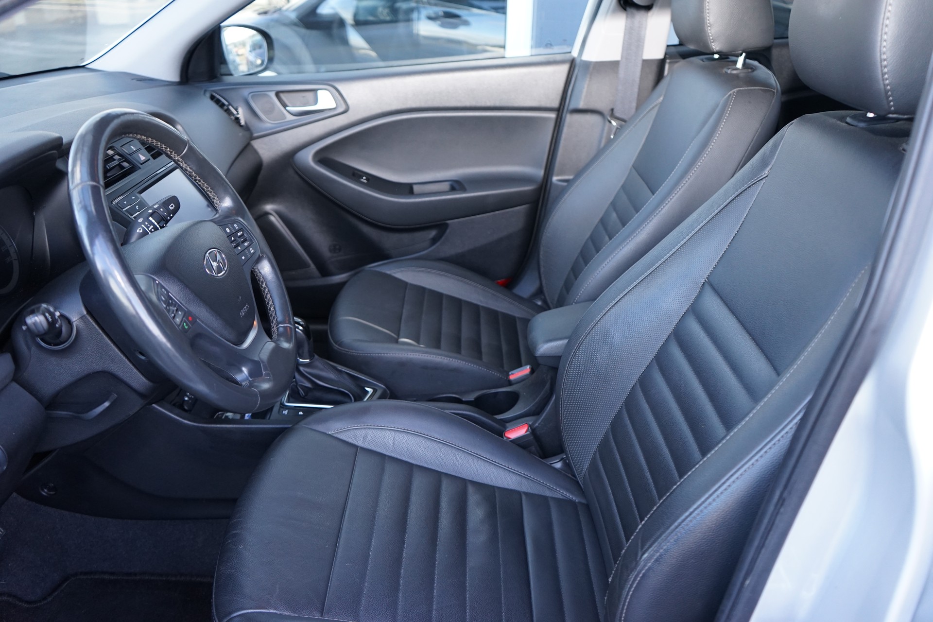 HYUNDAI i20 1.4 Vertex Automatic-image-11