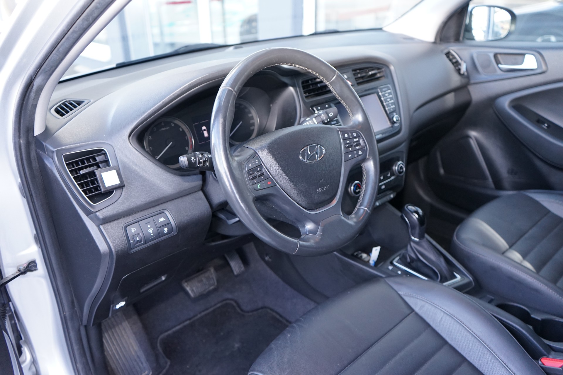 HYUNDAI i20 1.4 Vertex Automatic-image-10