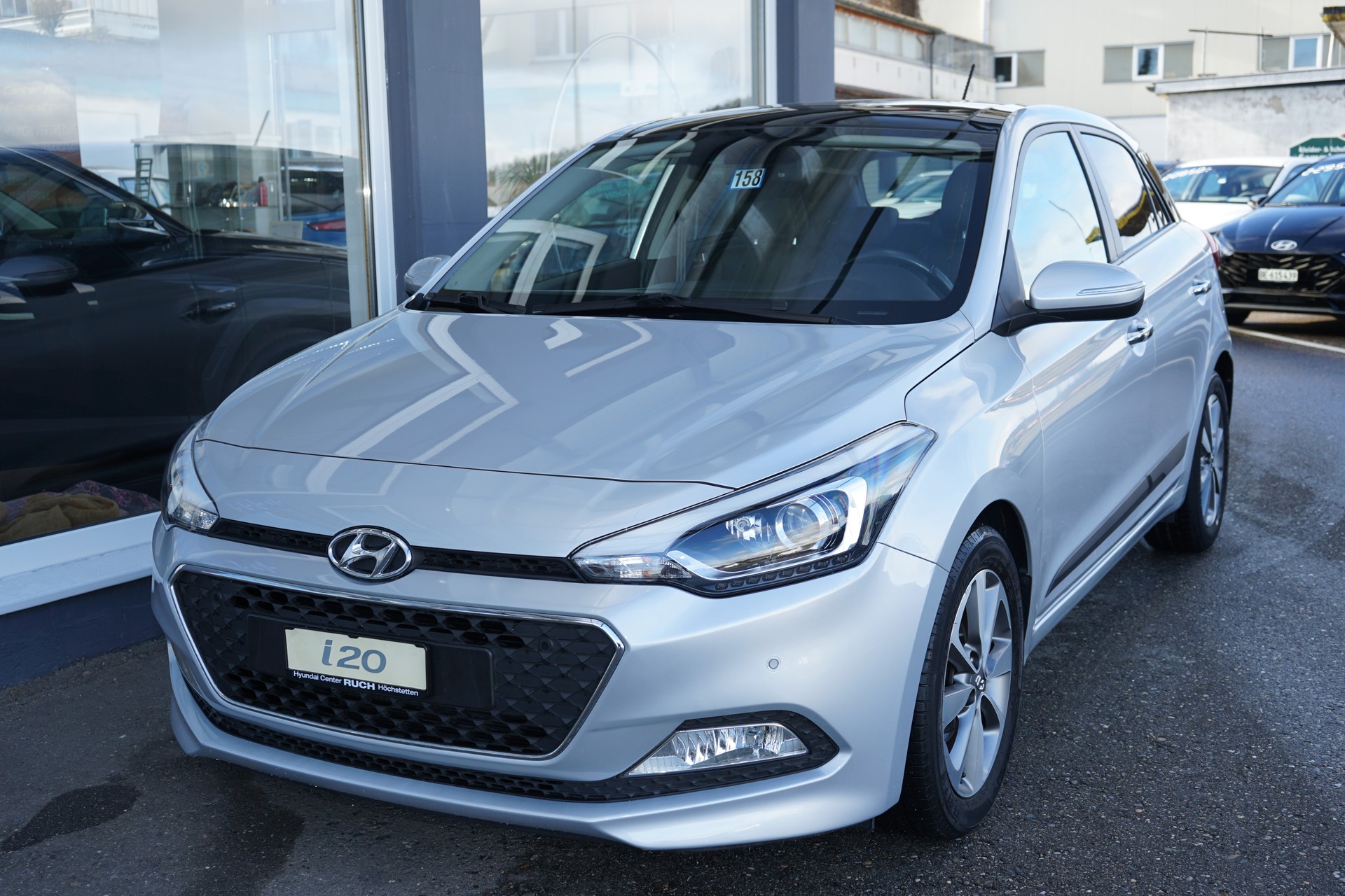 HYUNDAI i20 1.4 Vertex Automatic-image-4