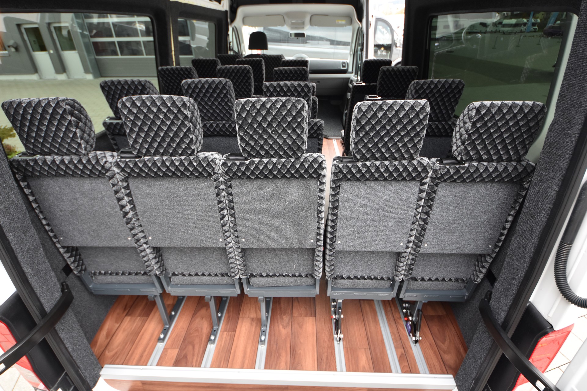 VW Crafter 35 Schulbus-image-10