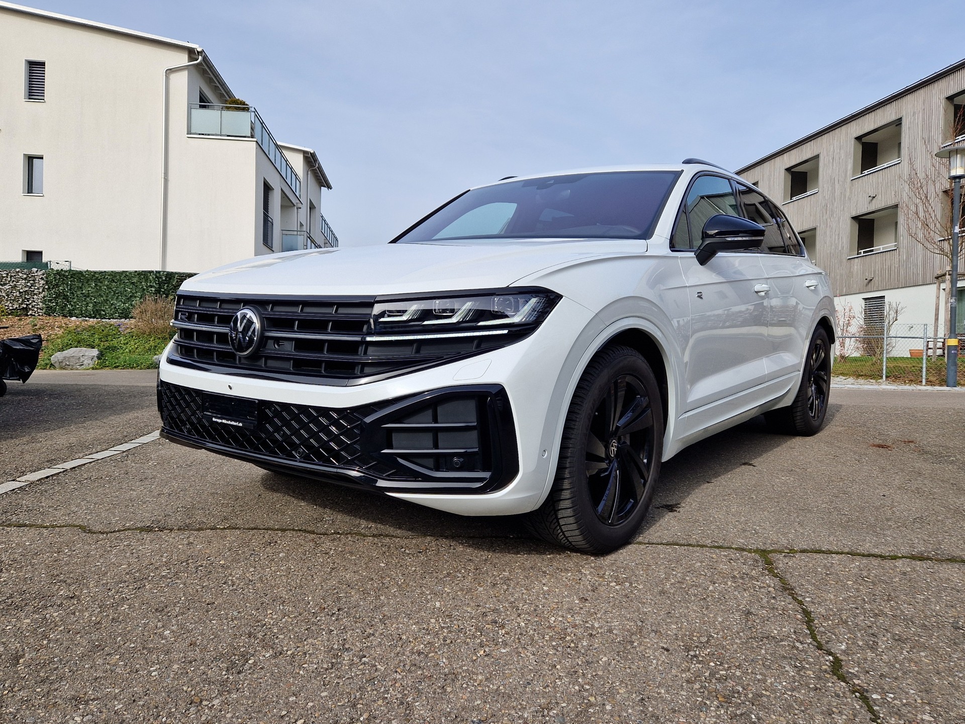 VW Touareg 3.0 TDI 286PS R-Line Tiptronic mit 5 Jahre 100tkm VW Werksgarantie-image-1