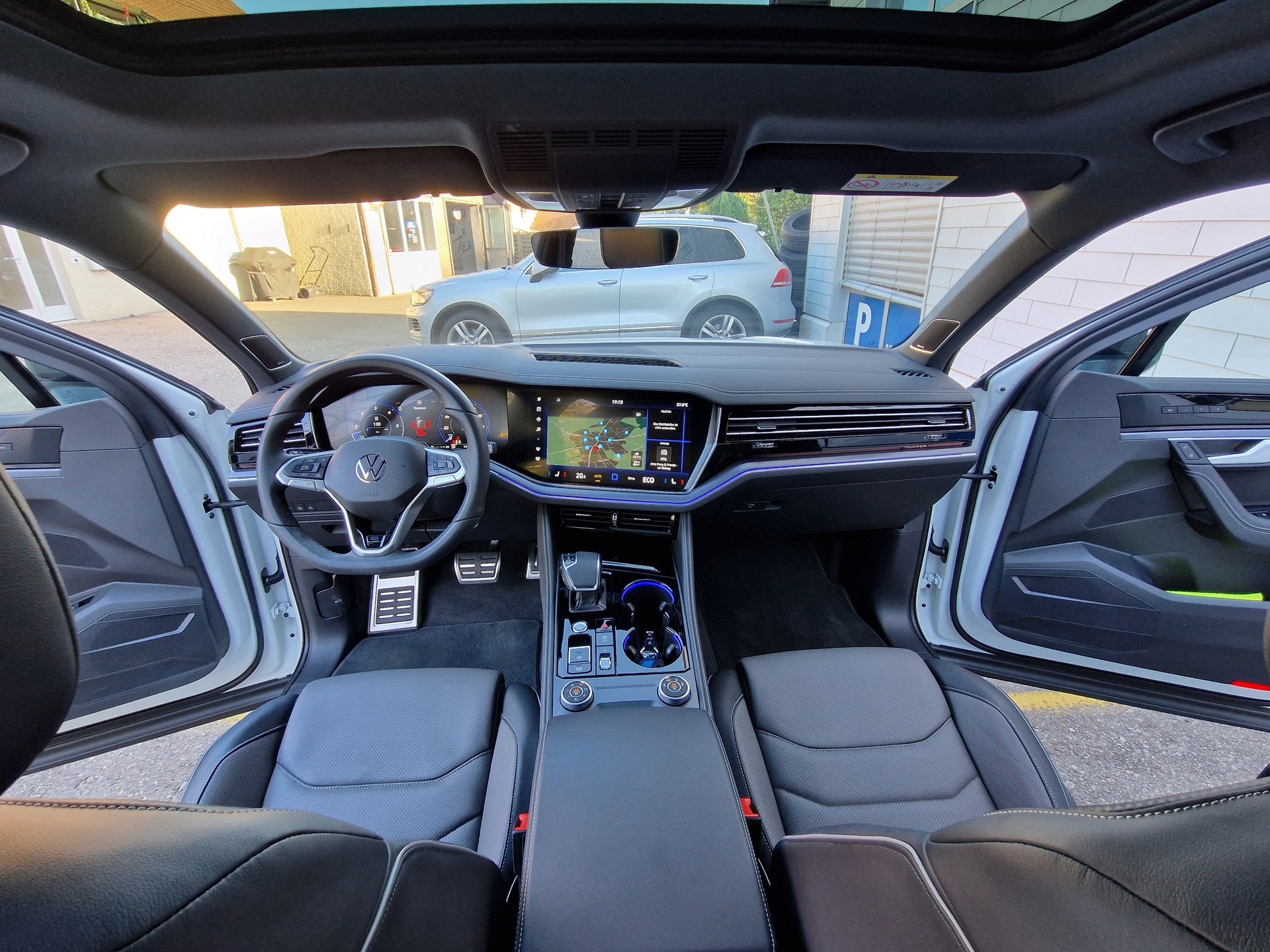 VW Touareg 3.0 TDI 286PS R-Line Tiptronic mit 5 Jahre 100tkm VW Werksgarantie-image-7