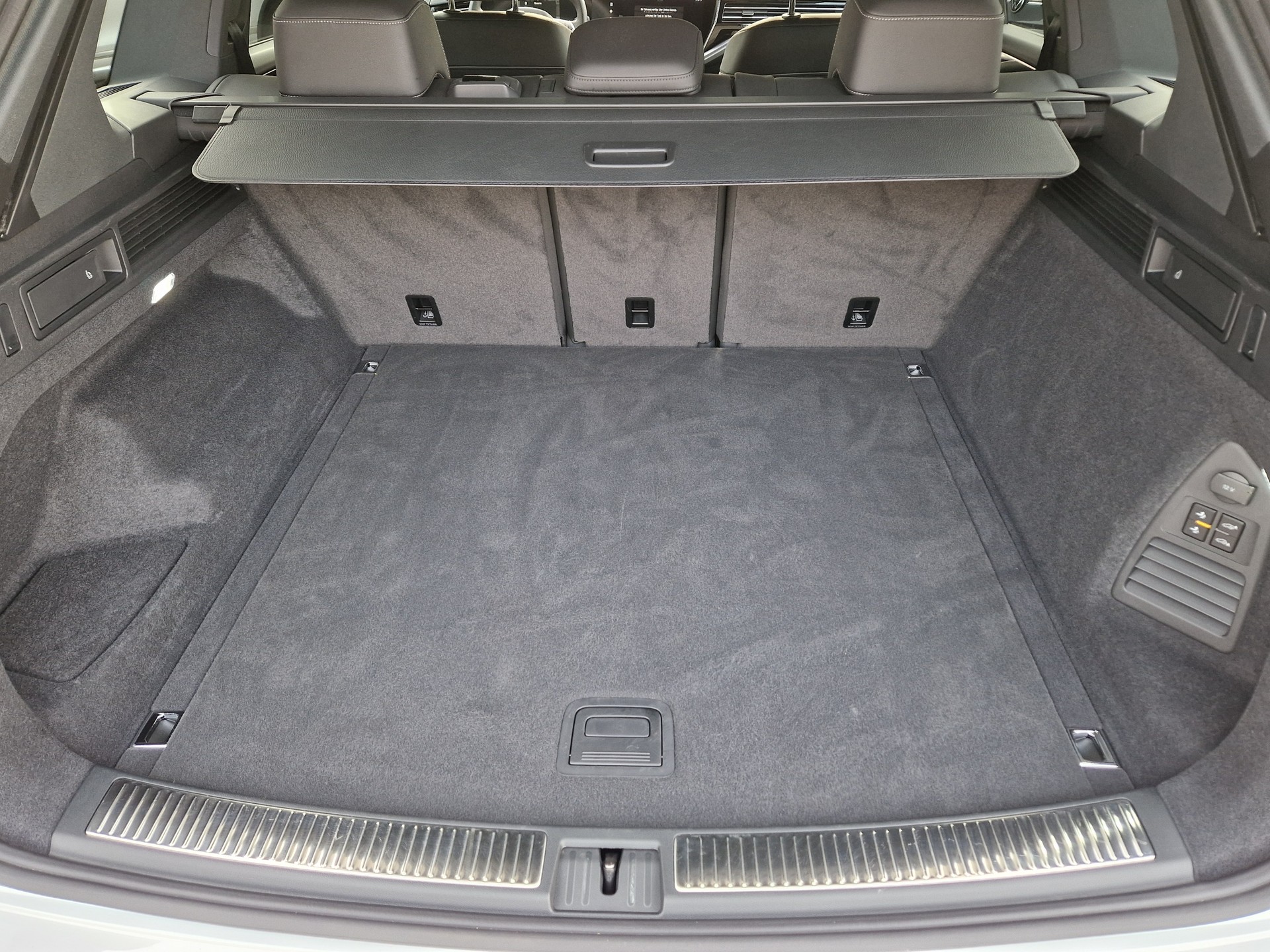VW Touareg 3.0 TDI 286PS R-Line Tiptronic mit 5 Jahre 100tkm VW Werksgarantie-image-6