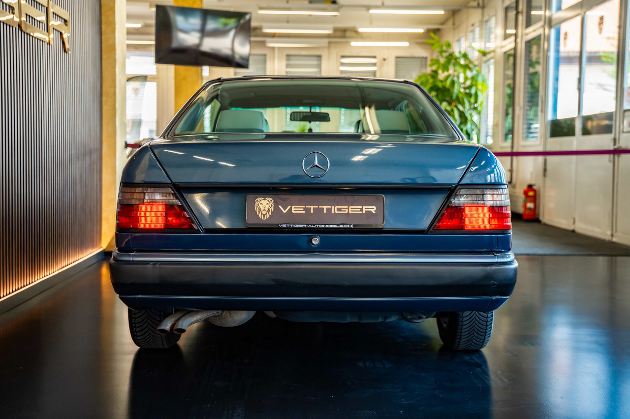 MERCEDES-BENZ 300 CE-image-4