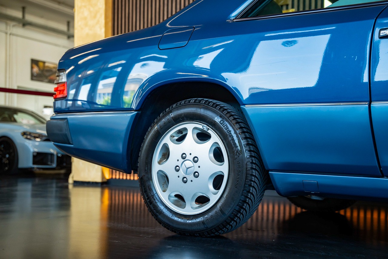 MERCEDES-BENZ 300 CE-image-9
