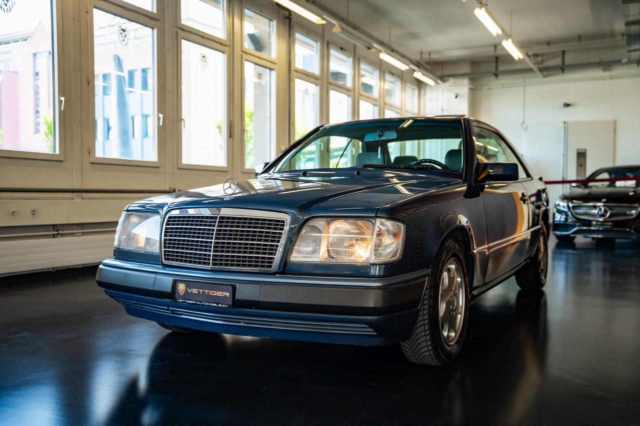 MERCEDES-BENZ 300 CE-showroom-element-2