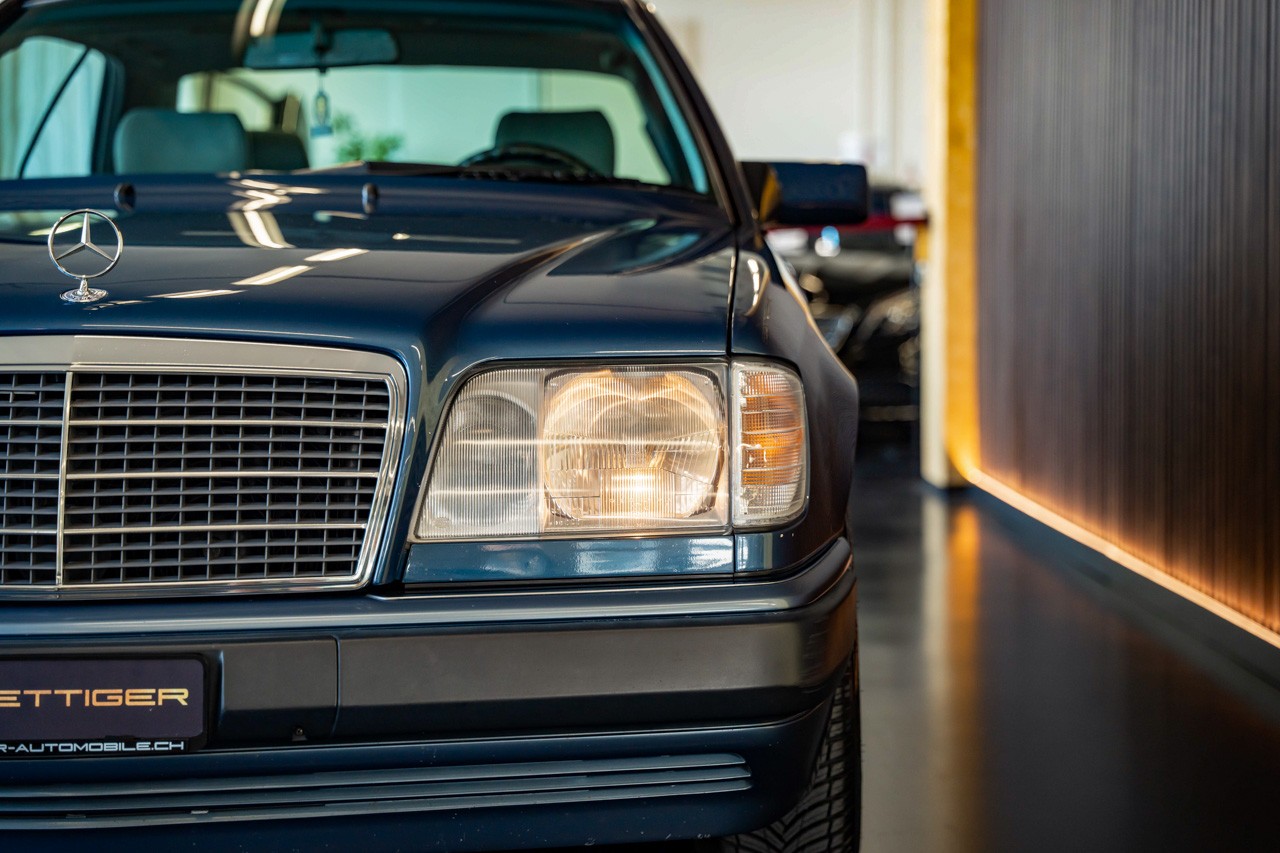 MERCEDES-BENZ 300 CE-image-7