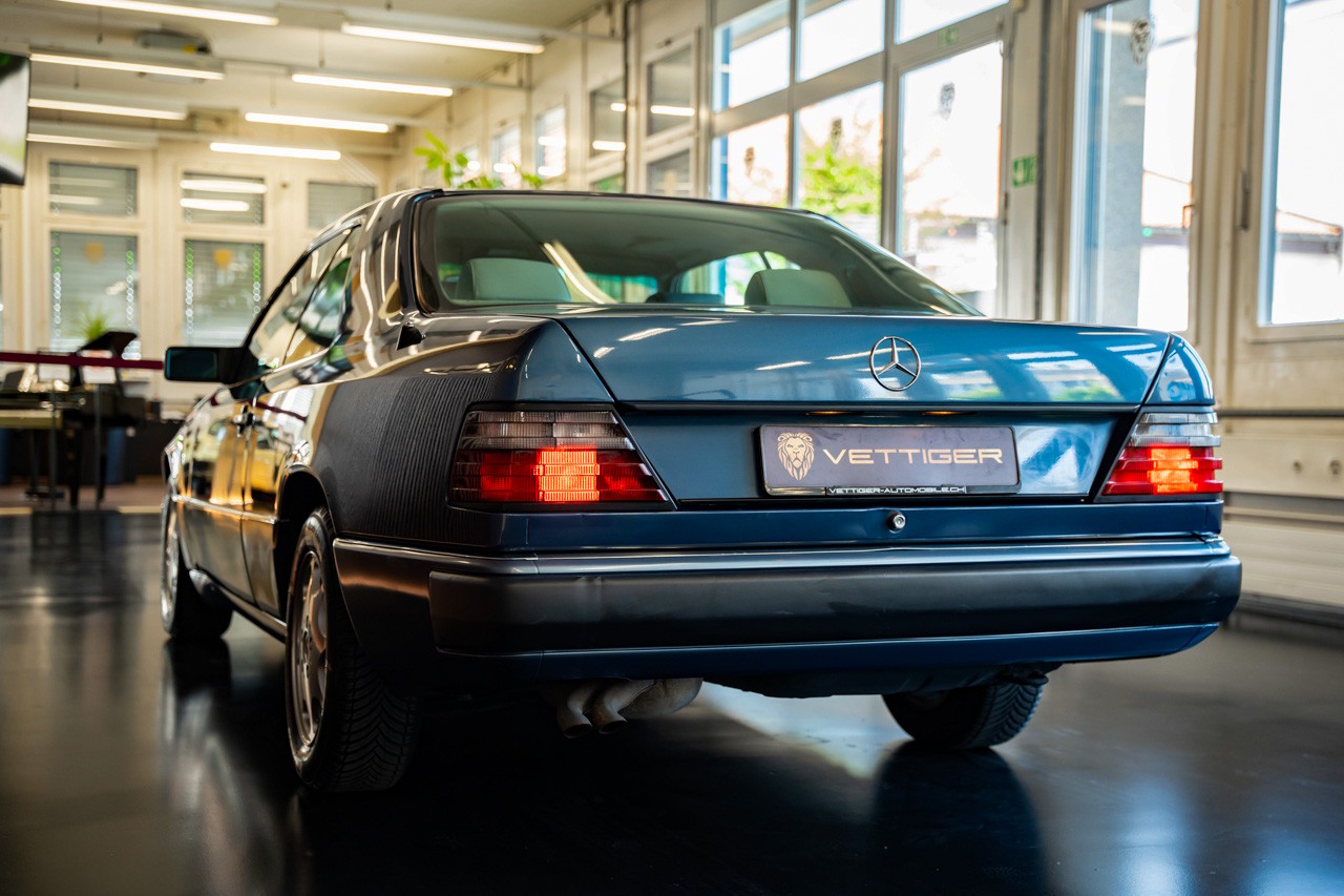 MERCEDES-BENZ 300 CE-showroom-element-3