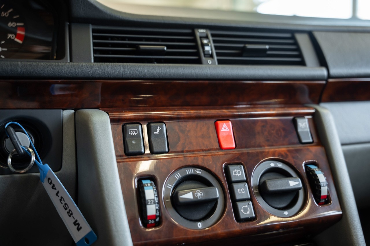 MERCEDES-BENZ 300 CE-image-20