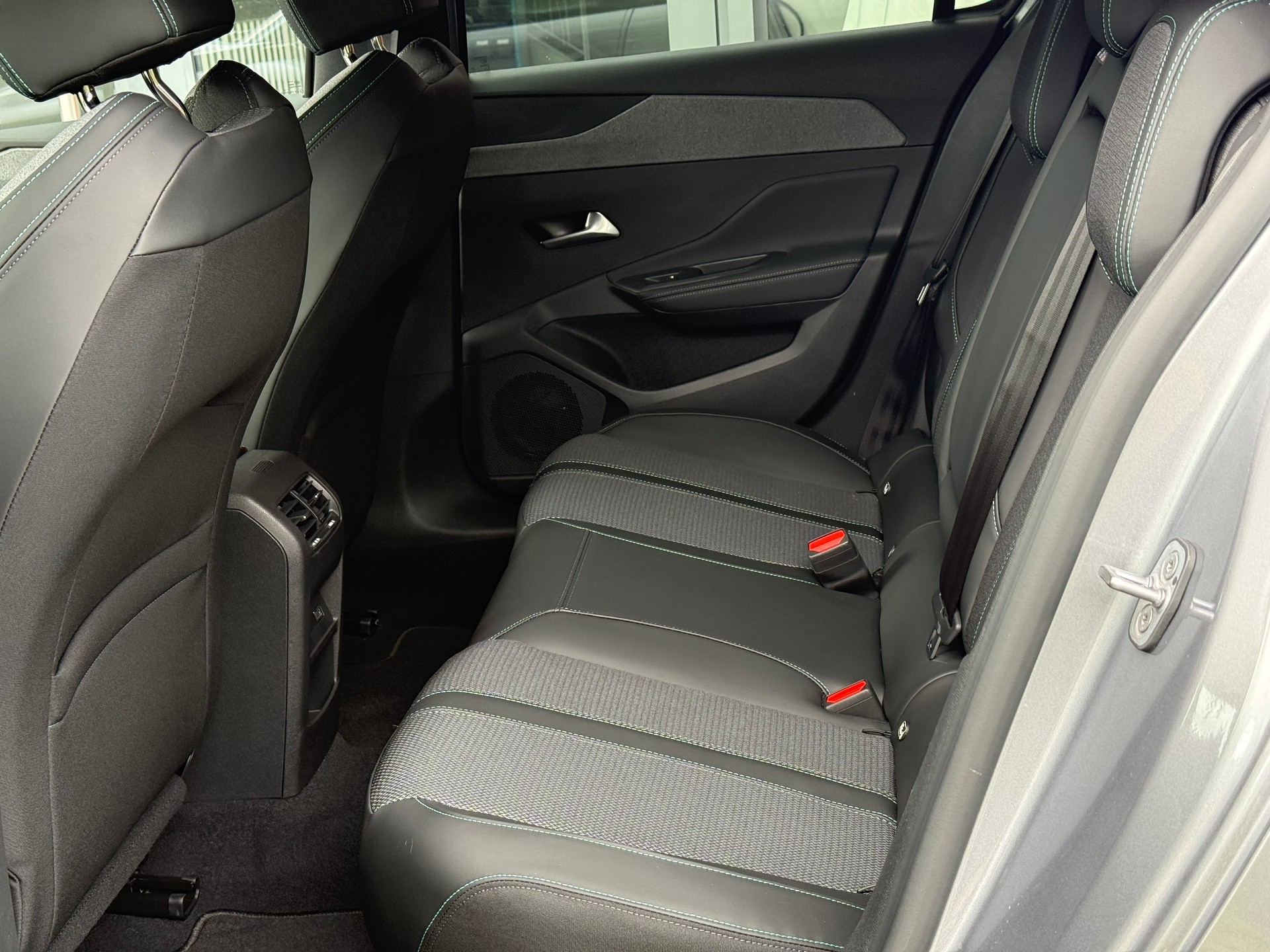 PEUGEOT 308 1.2 Pure Tech Allure EAT8 LEASING AB 308.87 CHF / MONAT-image-8