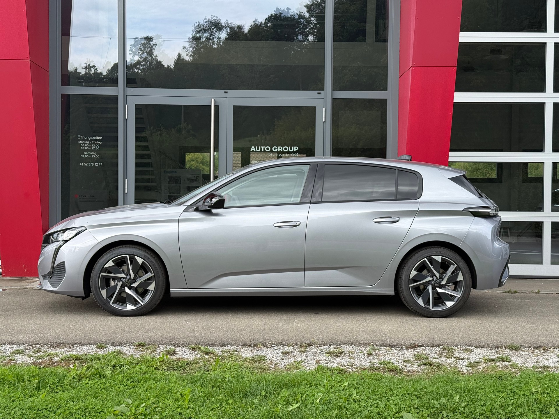 PEUGEOT 308 1.2 Pure Tech Allure EAT8 LEASING AB 308.87 CHF / MONAT-showroom-element-1