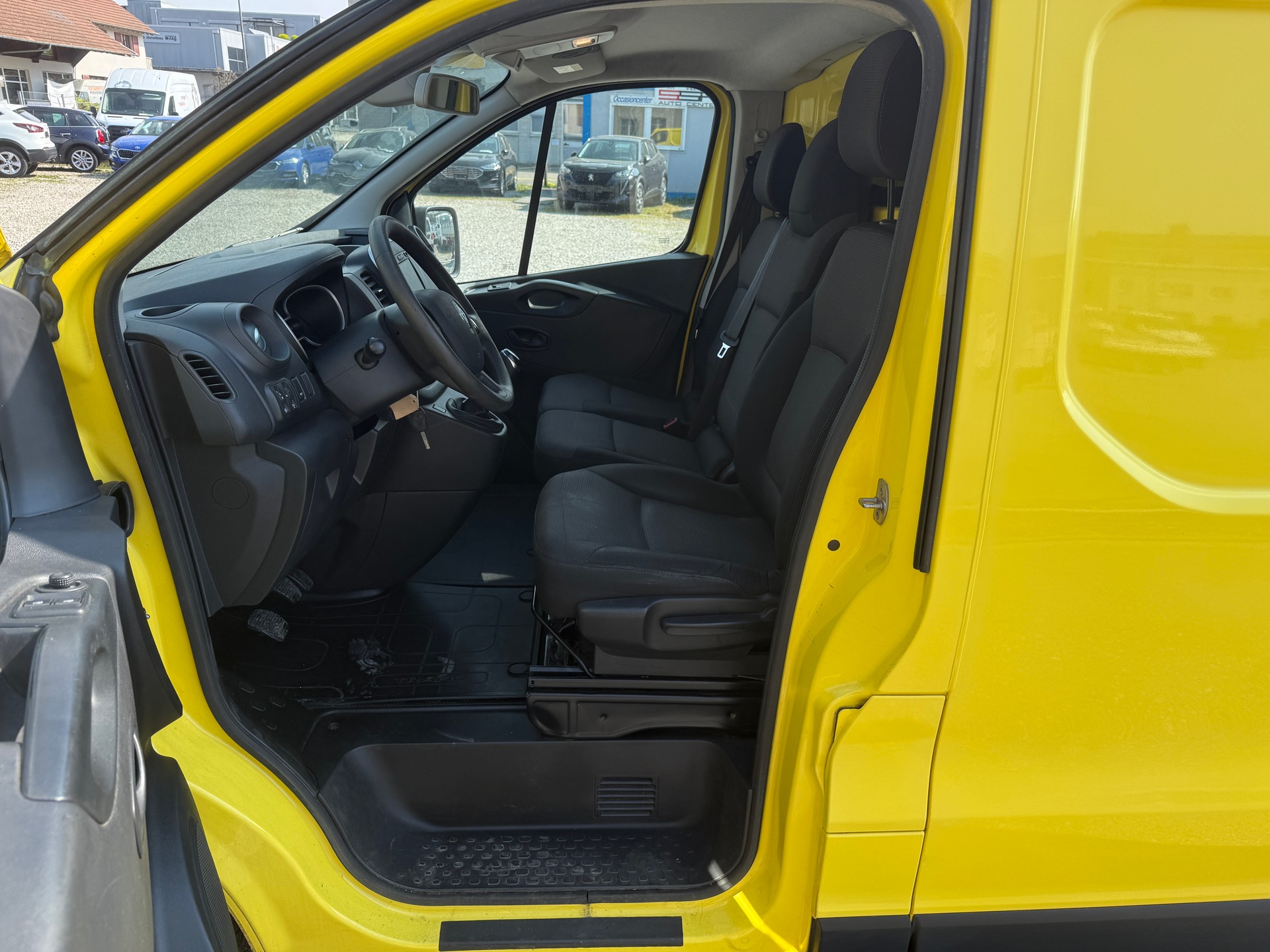 RENAULT Trafic 2.0 ENERGY dCi145 3.0t Business L1H1-image-8