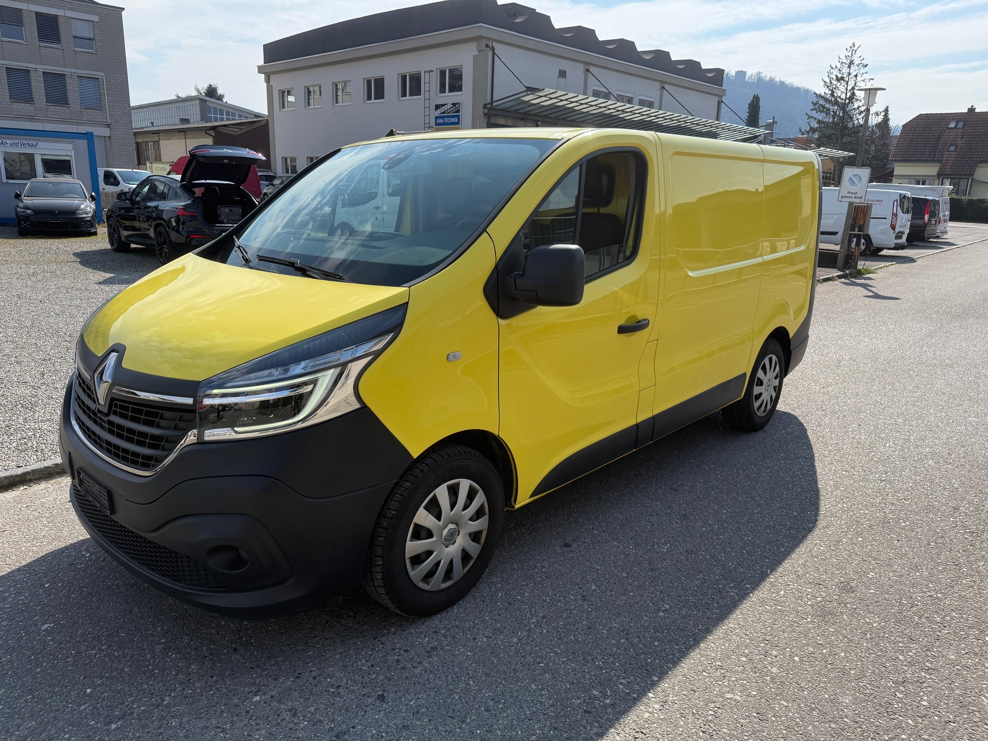 RENAULT Trafic 2.0 ENERGY dCi145 3.0t Business L1H1-image-1
