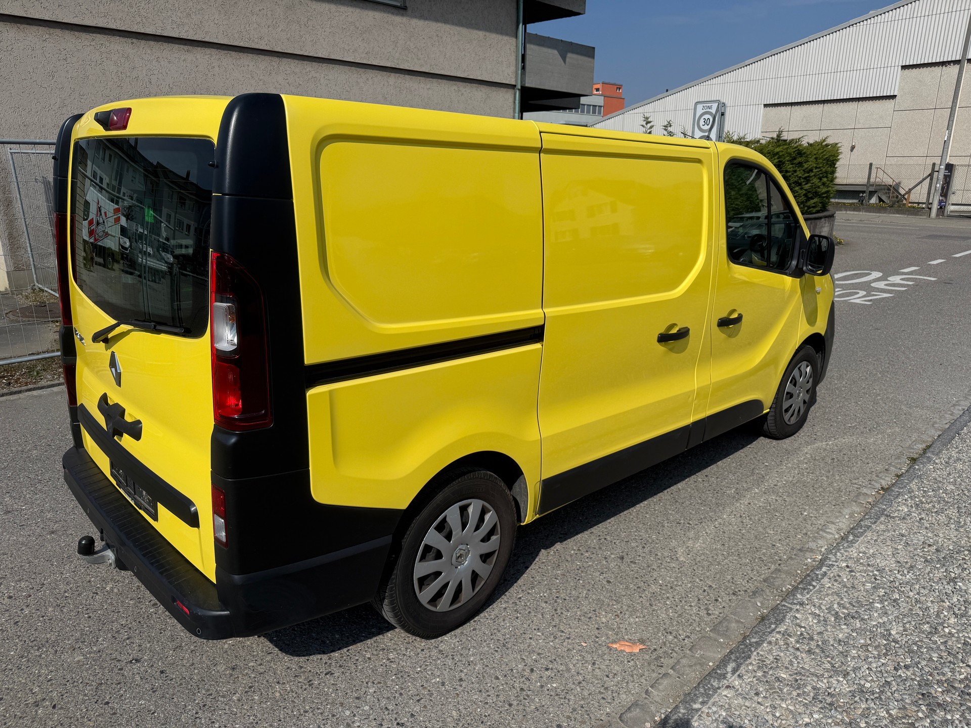 RENAULT Trafic 2.0 ENERGY dCi145 3.0t Business L1H1-image-4