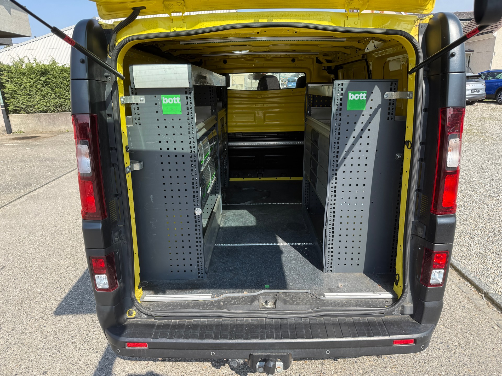RENAULT Trafic 2.0 ENERGY dCi145 3.0t Business L1H1-image-6