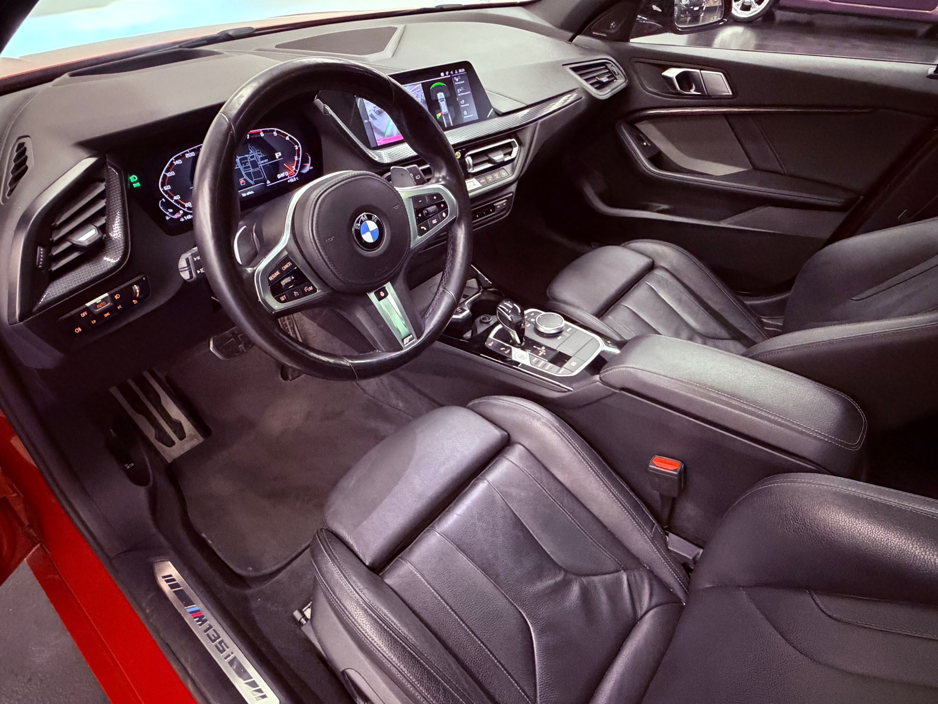 BMW M135i xDrive Steptronic-image-11