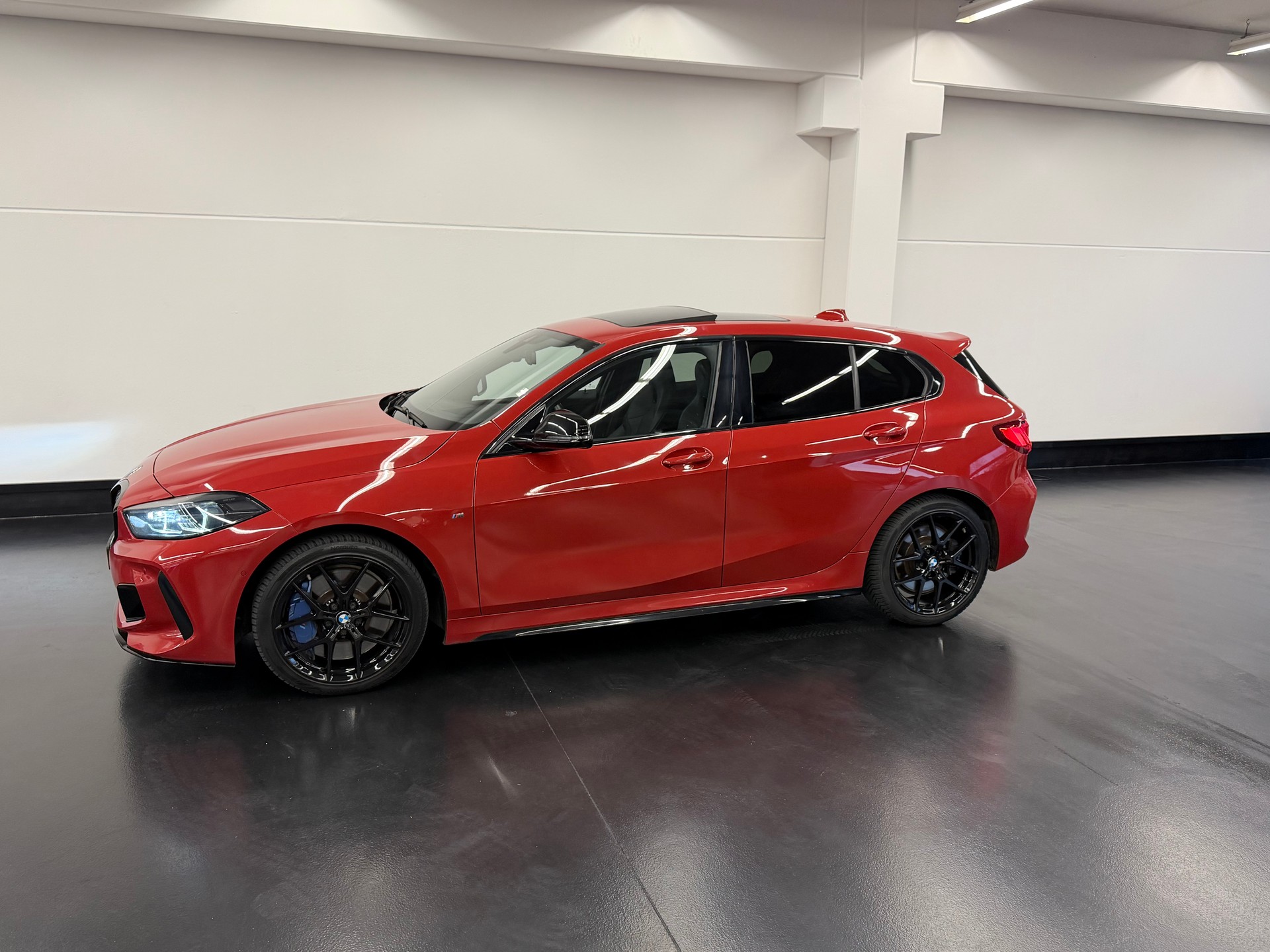 BMW M135i xDrive Steptronic-image-4