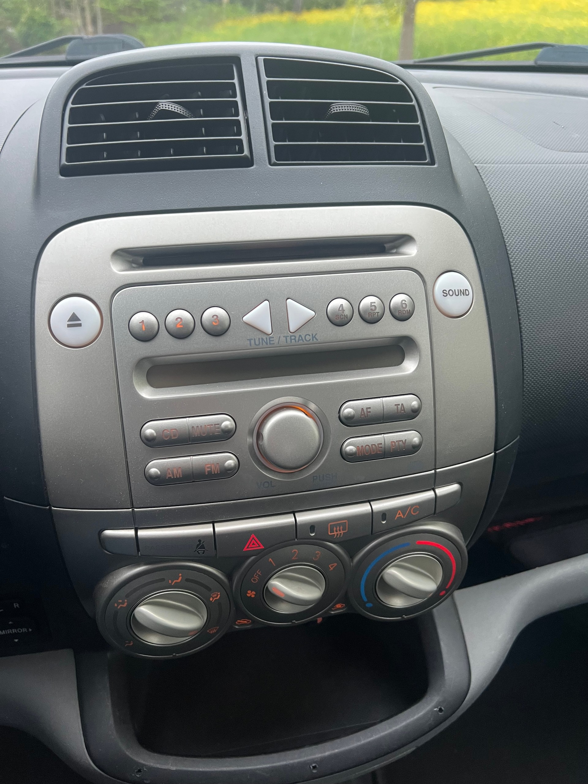 DAIHATSU Sirion 1.3 S Custom 4WD Automatic-image-4