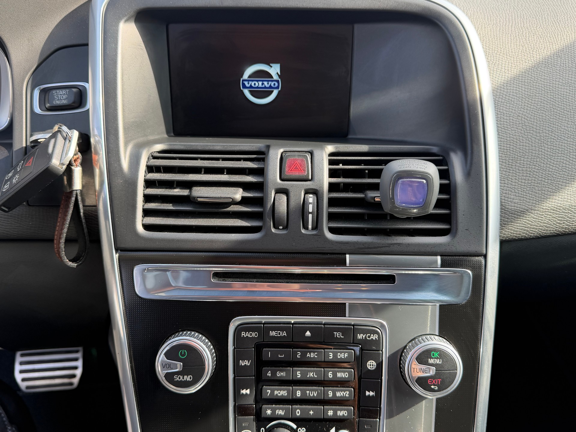 VOLVO XC60 D5 AWD Summum R-Design Geartronic-image-23