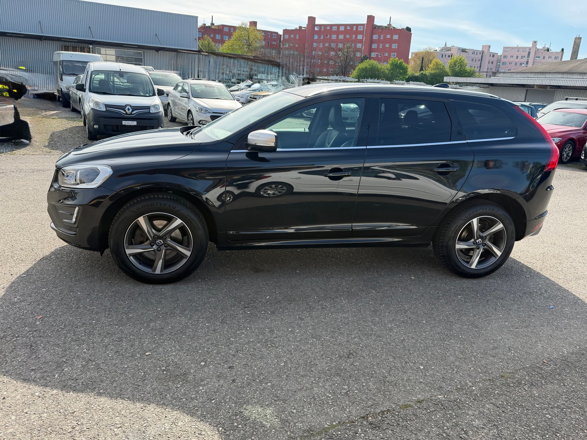 VOLVO XC60 D5 AWD Summum R-Design Geartronic-image-30