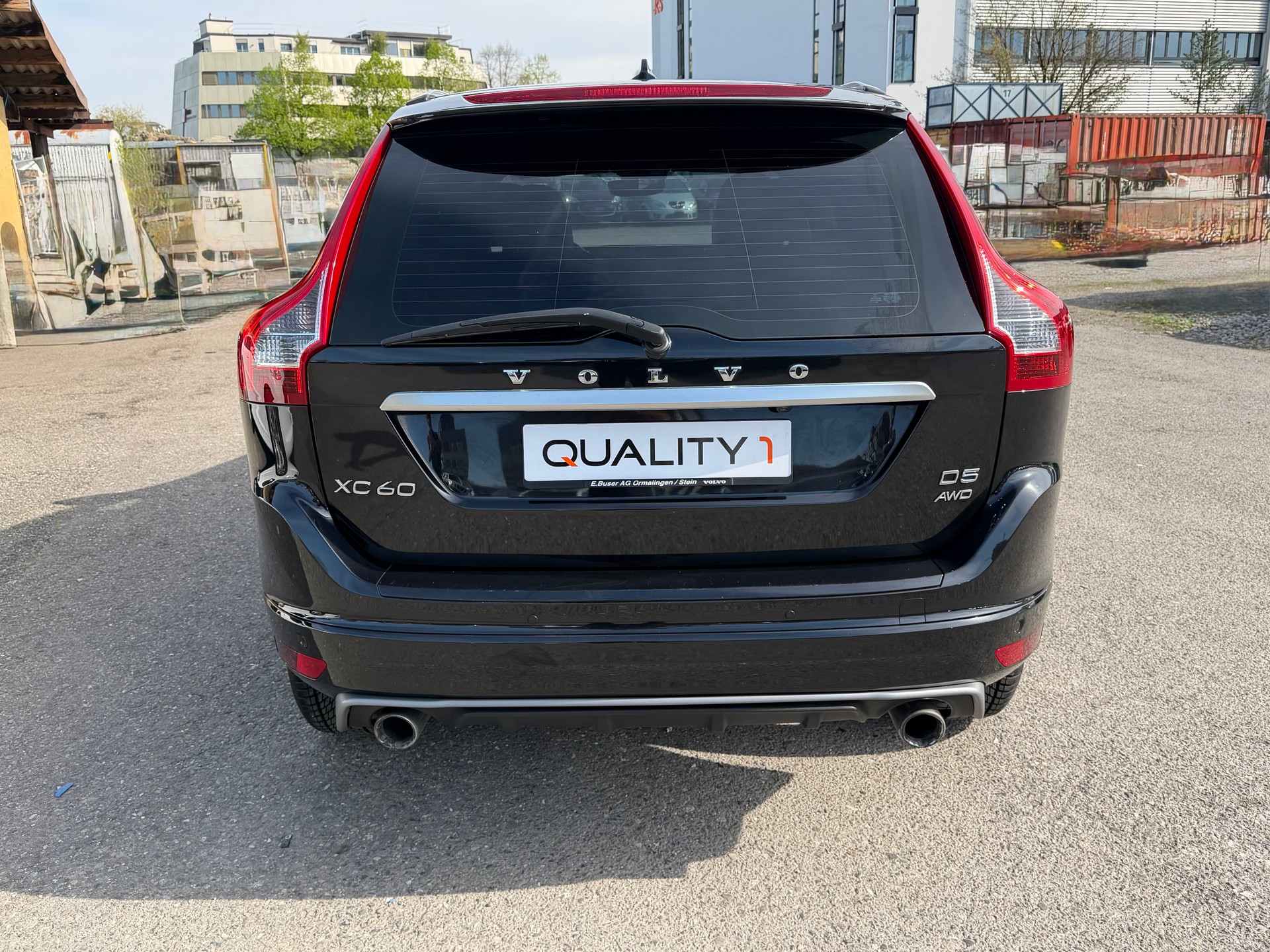 VOLVO XC60 D5 AWD Summum R-Design Geartronic-image-5