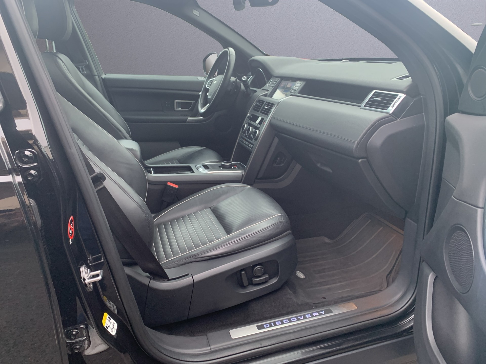 LAND ROVER 2.0 TD4 180 HSE Luxury 7 places-image-10