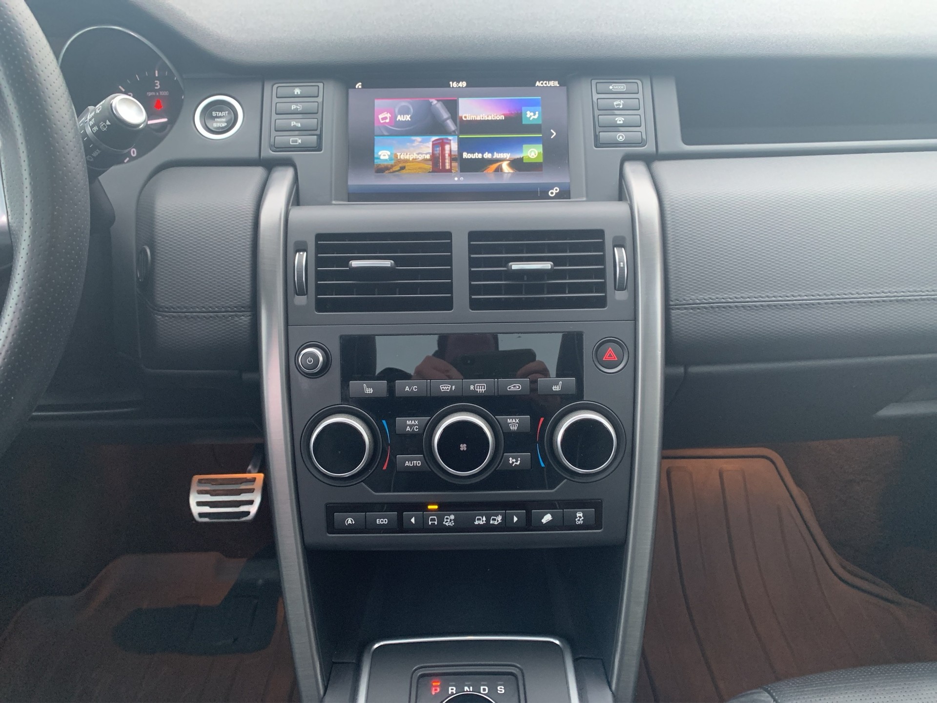 LAND ROVER 2.0 TD4 180 HSE Luxury 7 places-image-12